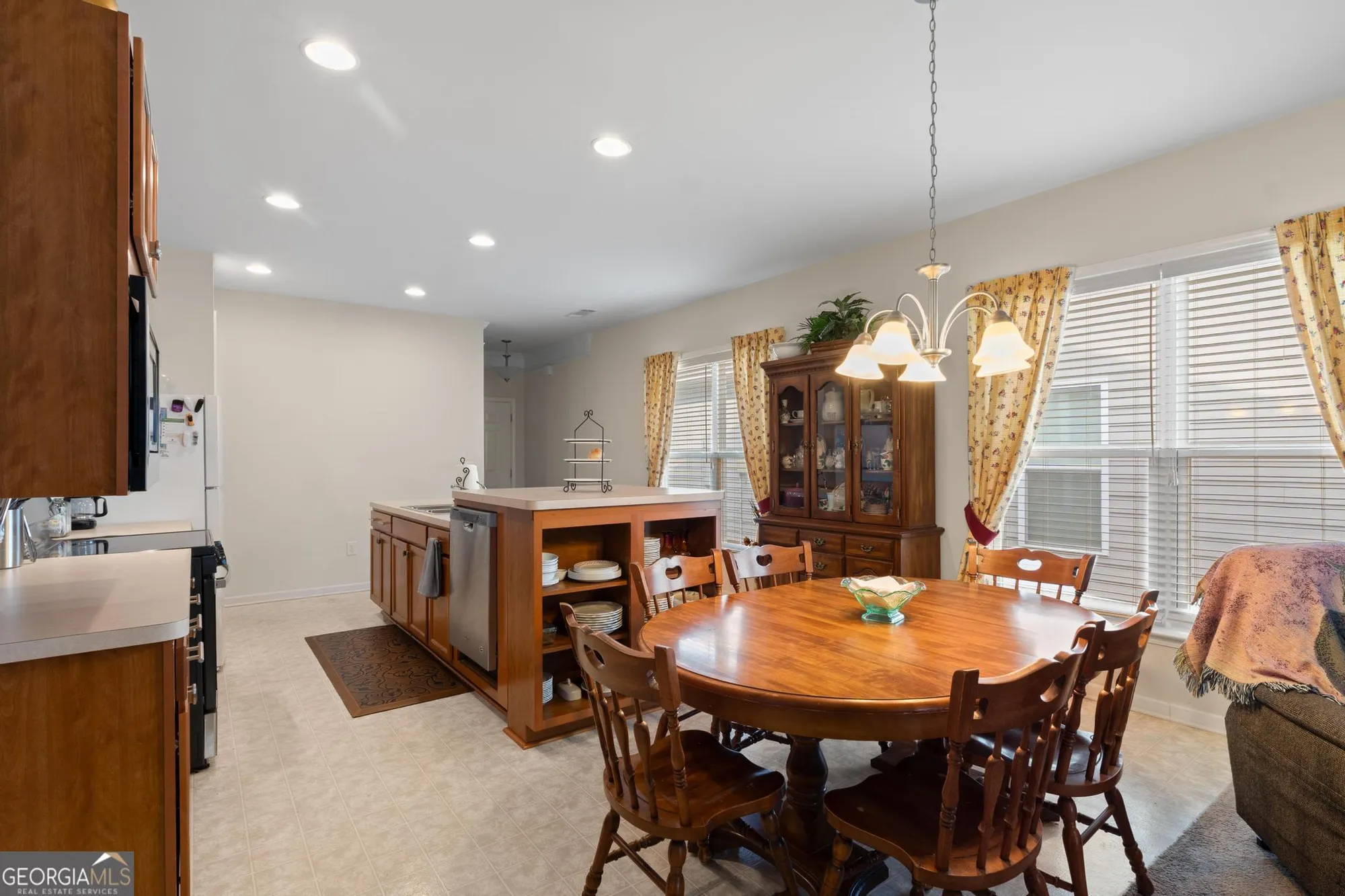 Property Slideshow image 15 of 32 | 555 beautyberry dr, Griffin, GA, 30223