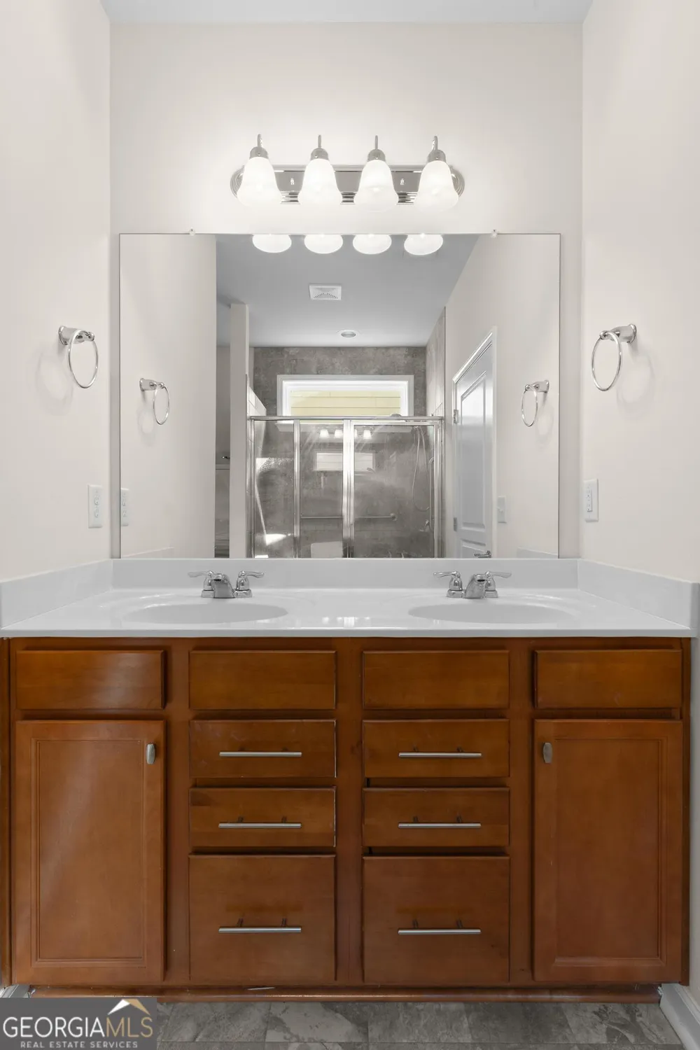 Property Slideshow image 20 of 32 | 555 beautyberry dr, Griffin, GA, 30223