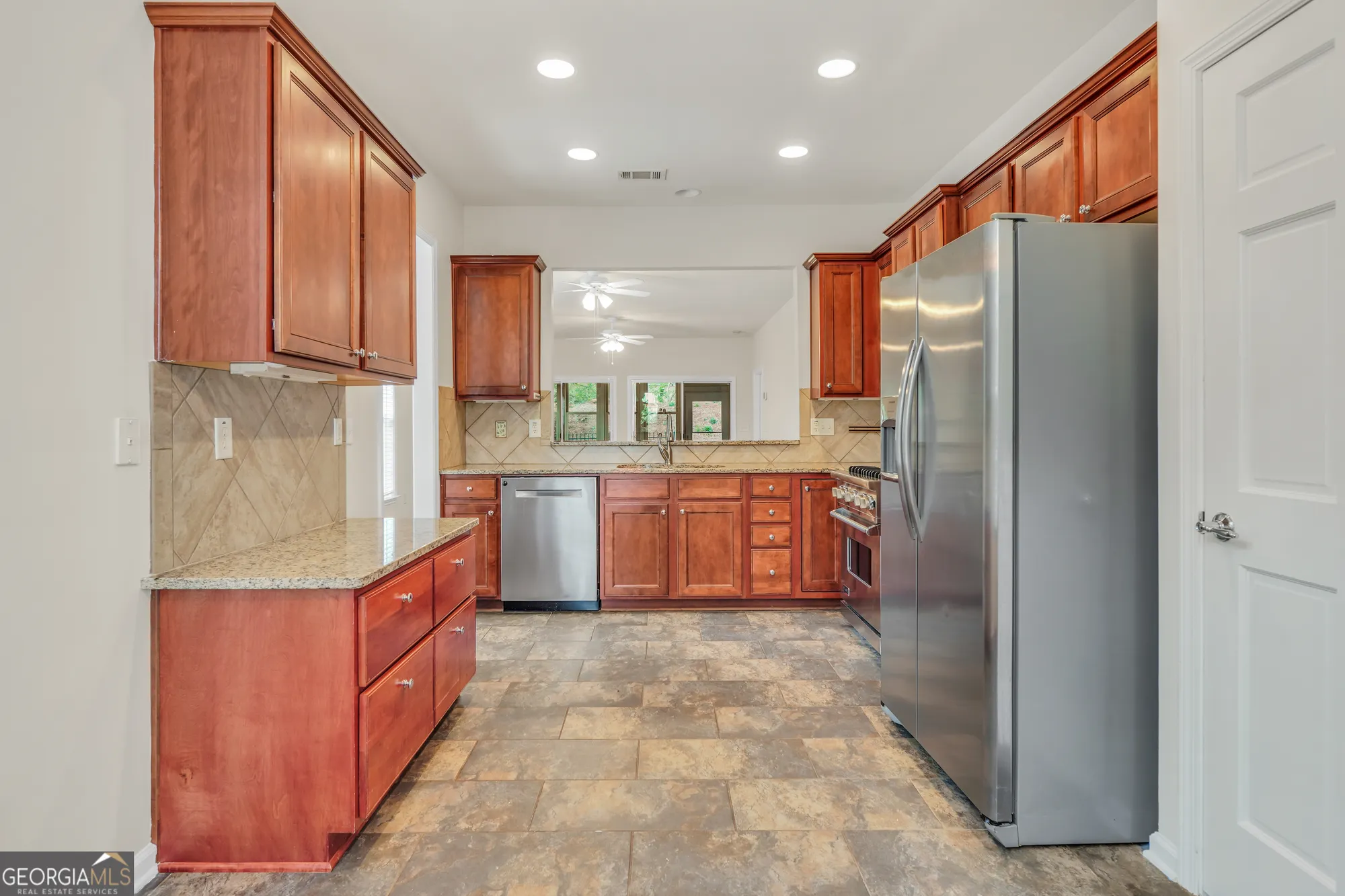 Property Slideshow image 12 of 54 | 6420 rockpoint ln, Hoschton, GA, 30548