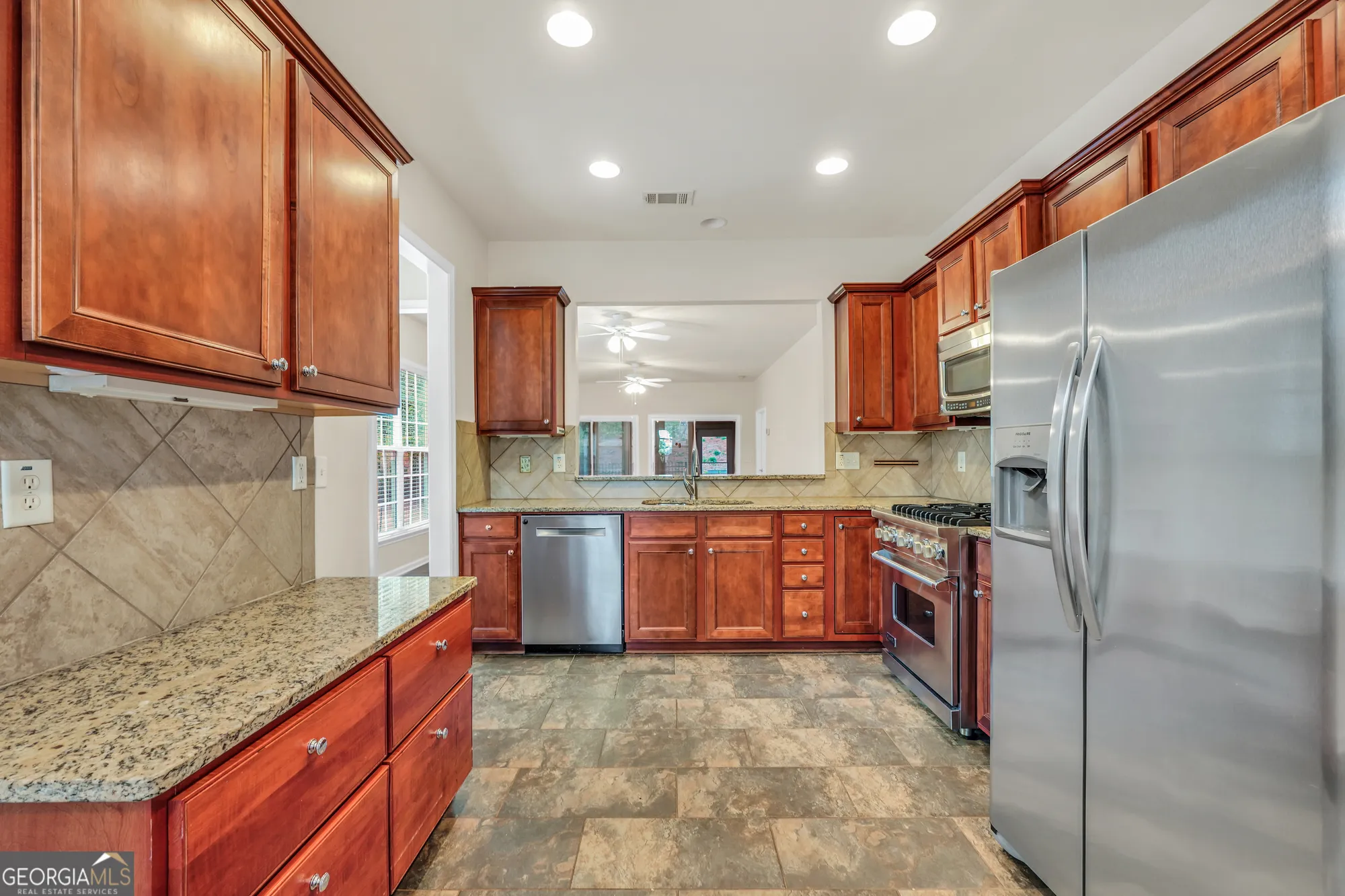 Property Slideshow image 7 of 54 | 6420 rockpoint ln, Hoschton, GA, 30548