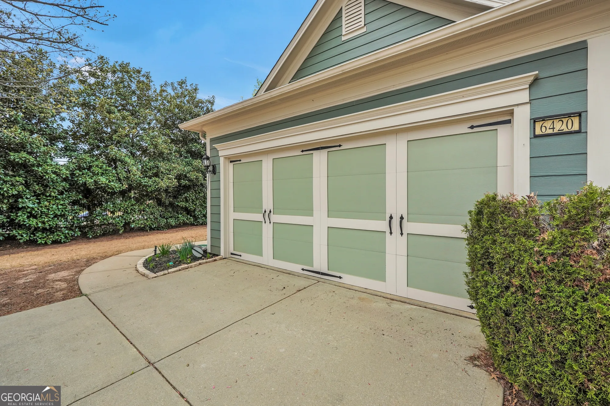 Property Slideshow image 3 of 54 | 6420 rockpoint ln, Hoschton, GA, 30548