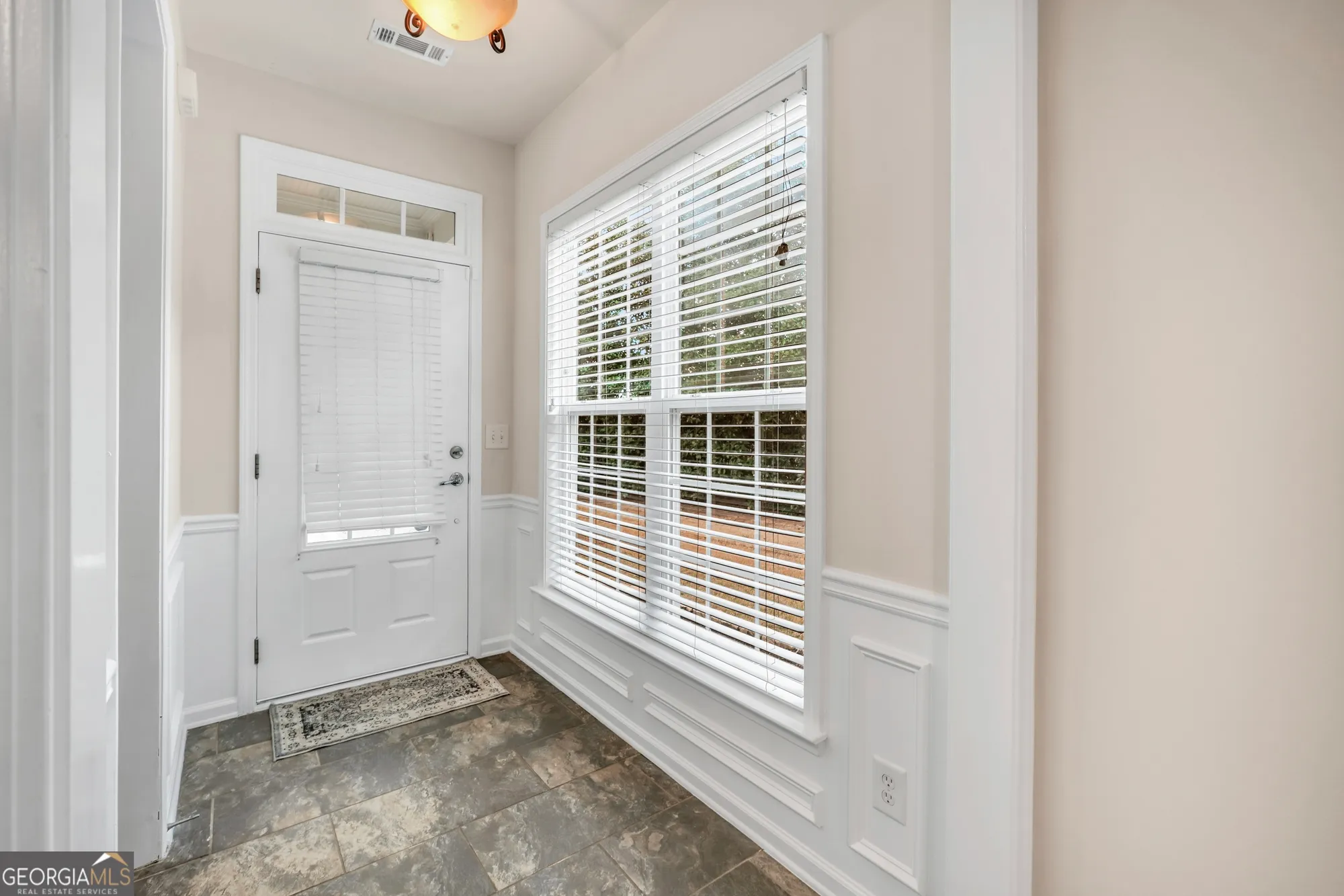 Property Slideshow image 5 of 54 | 6420 rockpoint ln, Hoschton, GA, 30548