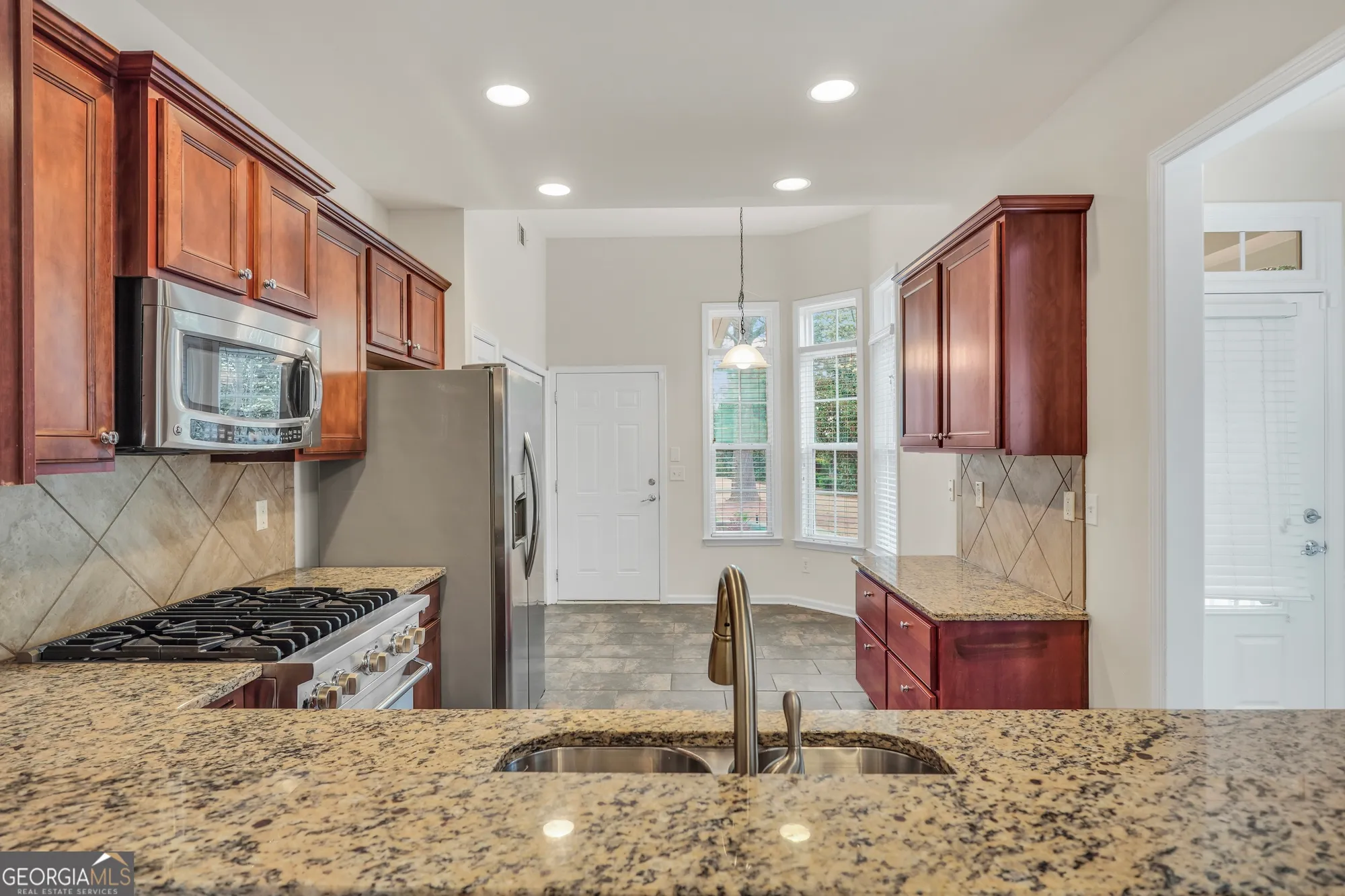 Property Slideshow image 9 of 54 | 6420 rockpoint ln, Hoschton, GA, 30548