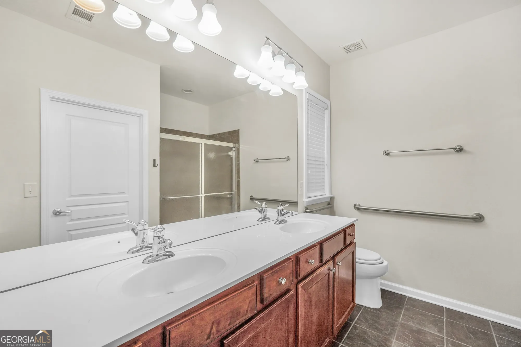 Property Slideshow image 38 of 54 | 6420 rockpoint ln, Hoschton, GA, 30548