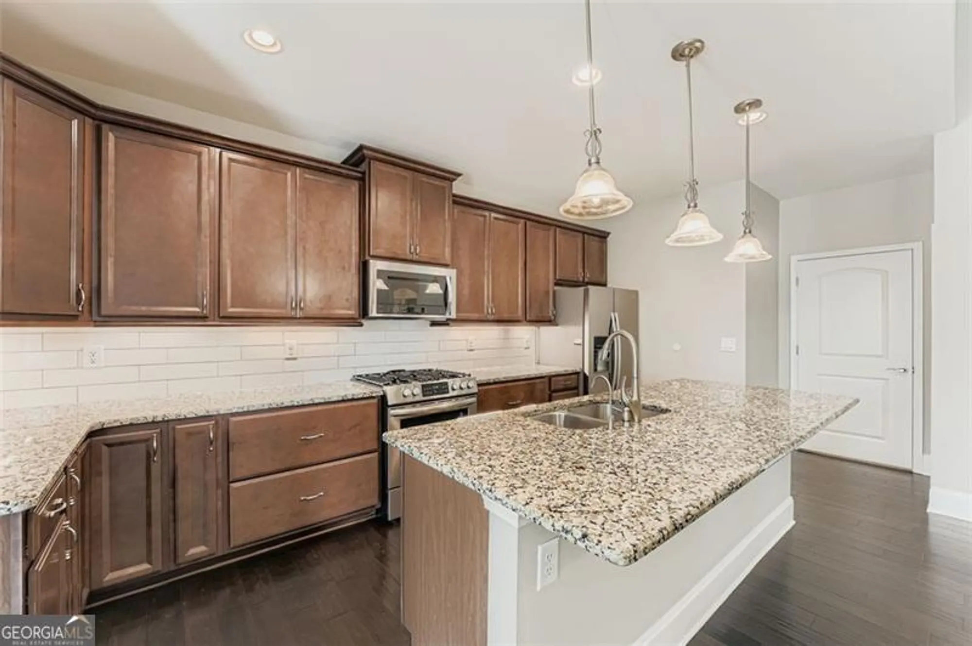 Property Slideshow image 15 of 29 | 313 derrymore dr, Woodstock, GA, 30188