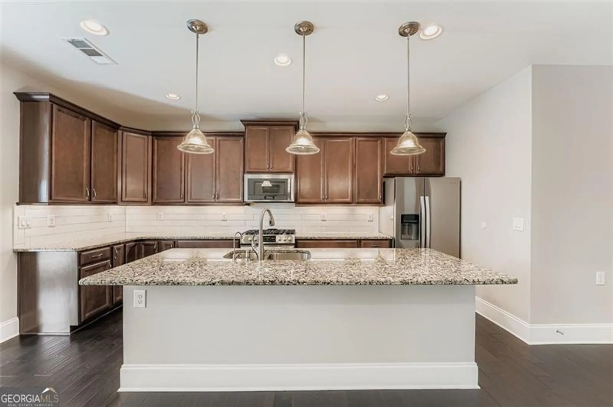 Property Slideshow image 13 of 29 | 313 derrymore dr, Woodstock, GA, 30188