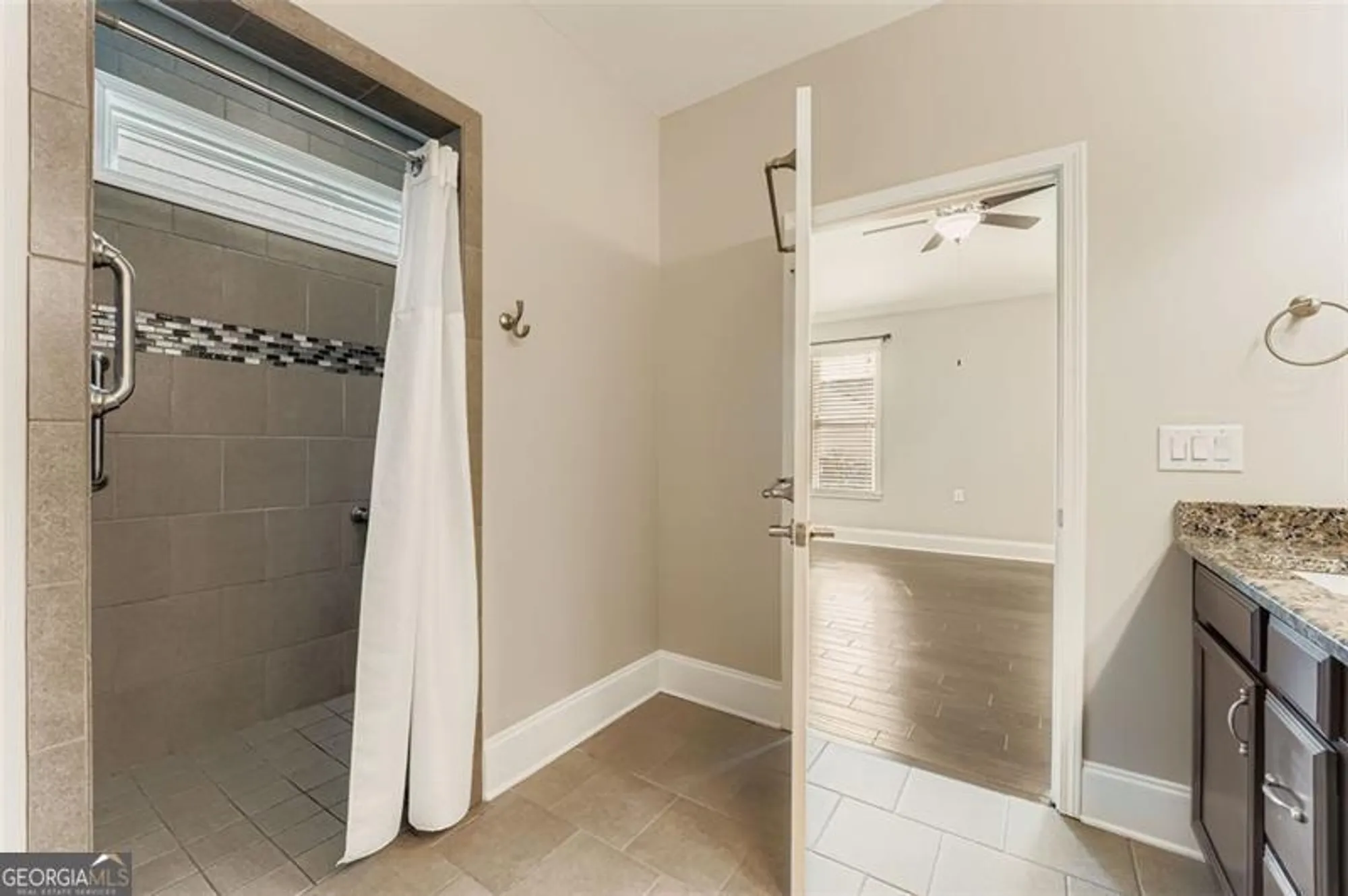 Property Slideshow image 20 of 29 | 313 derrymore dr, Woodstock, GA, 30188