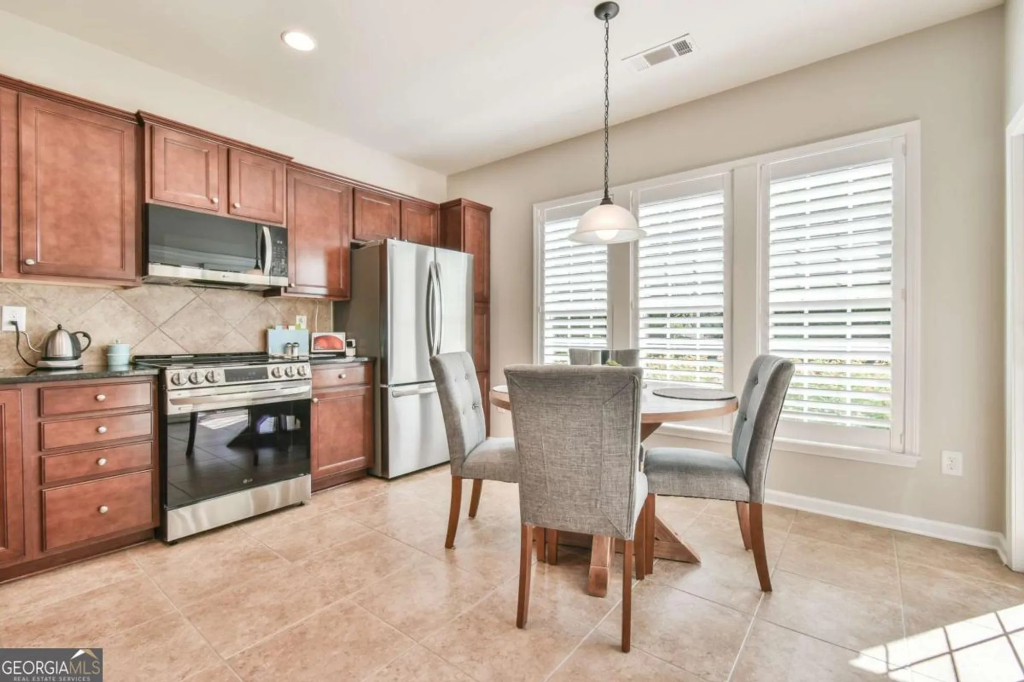 Property Slideshow image 17 of 30 | 6525 bradford ct, Hoschton, GA, 30548