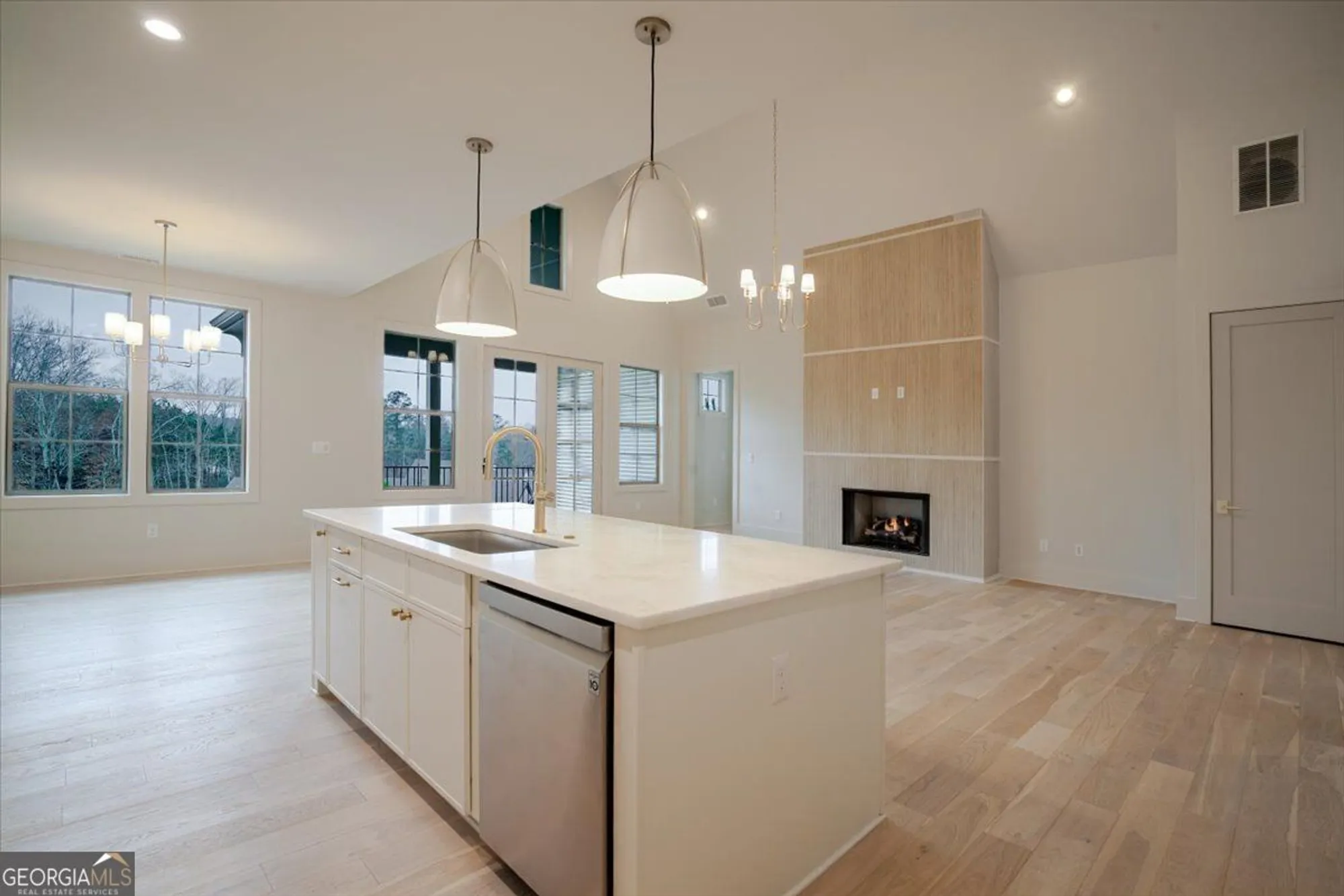 Property Slideshow image 14 of 32 | 165 arbor garden cir, Newnan, GA, 30265