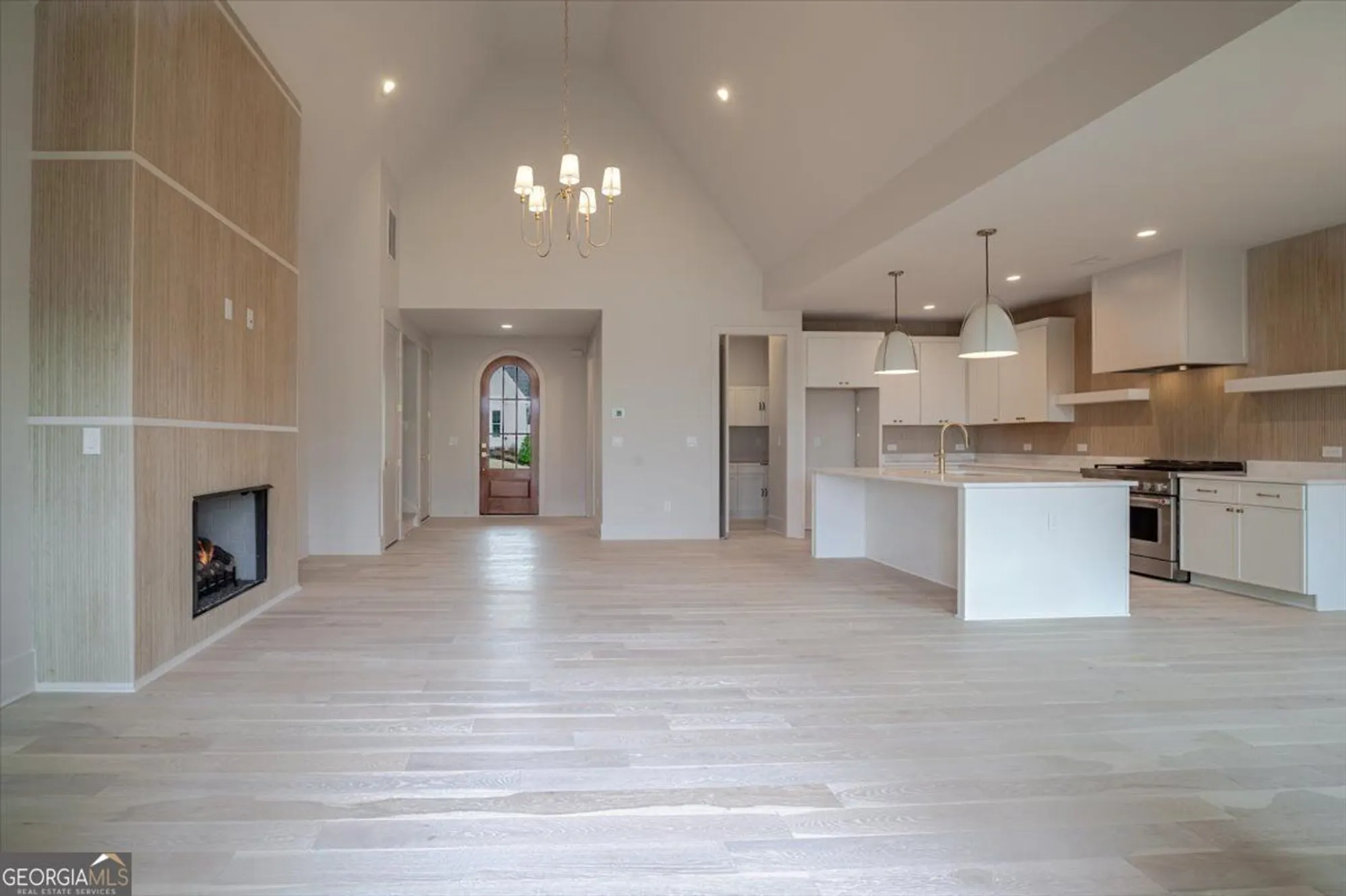 Property Slideshow image 11 of 32 | 165 arbor garden cir, Newnan, GA, 30265