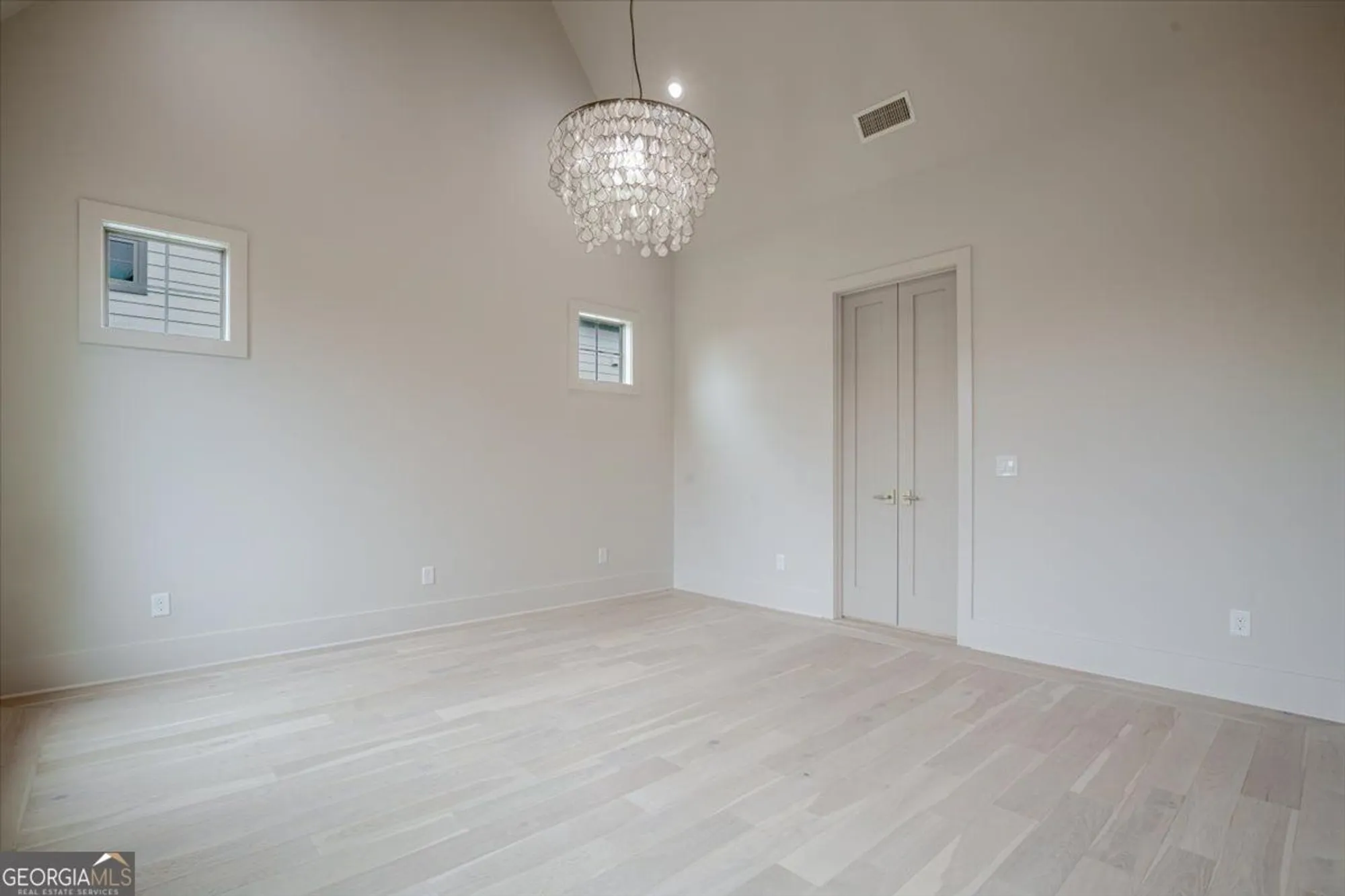 Property Slideshow image 19 of 32 | 165 arbor garden cir, Newnan, GA, 30265