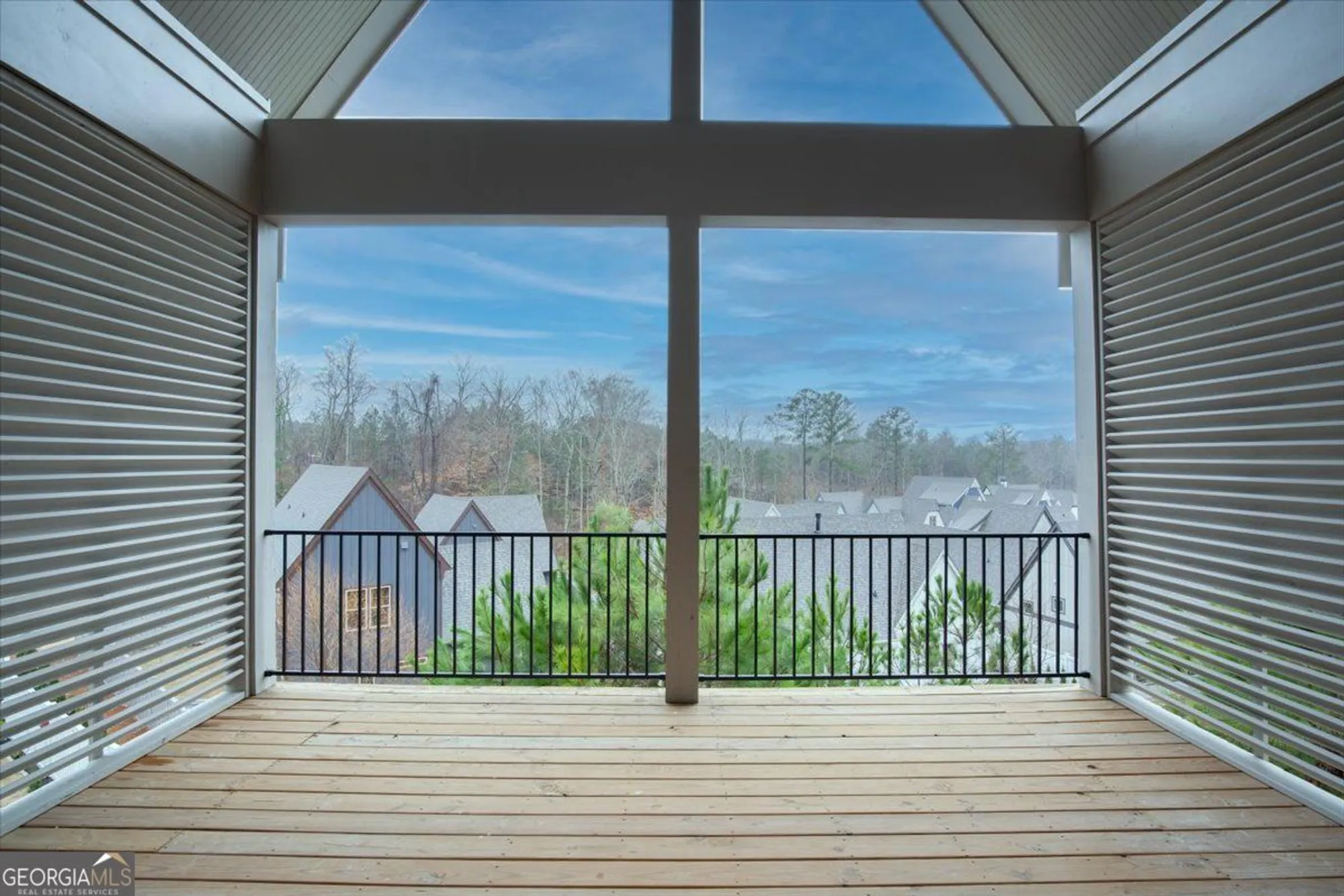 Property Slideshow image 15 of 32 | 165 arbor garden cir, Newnan, GA, 30265