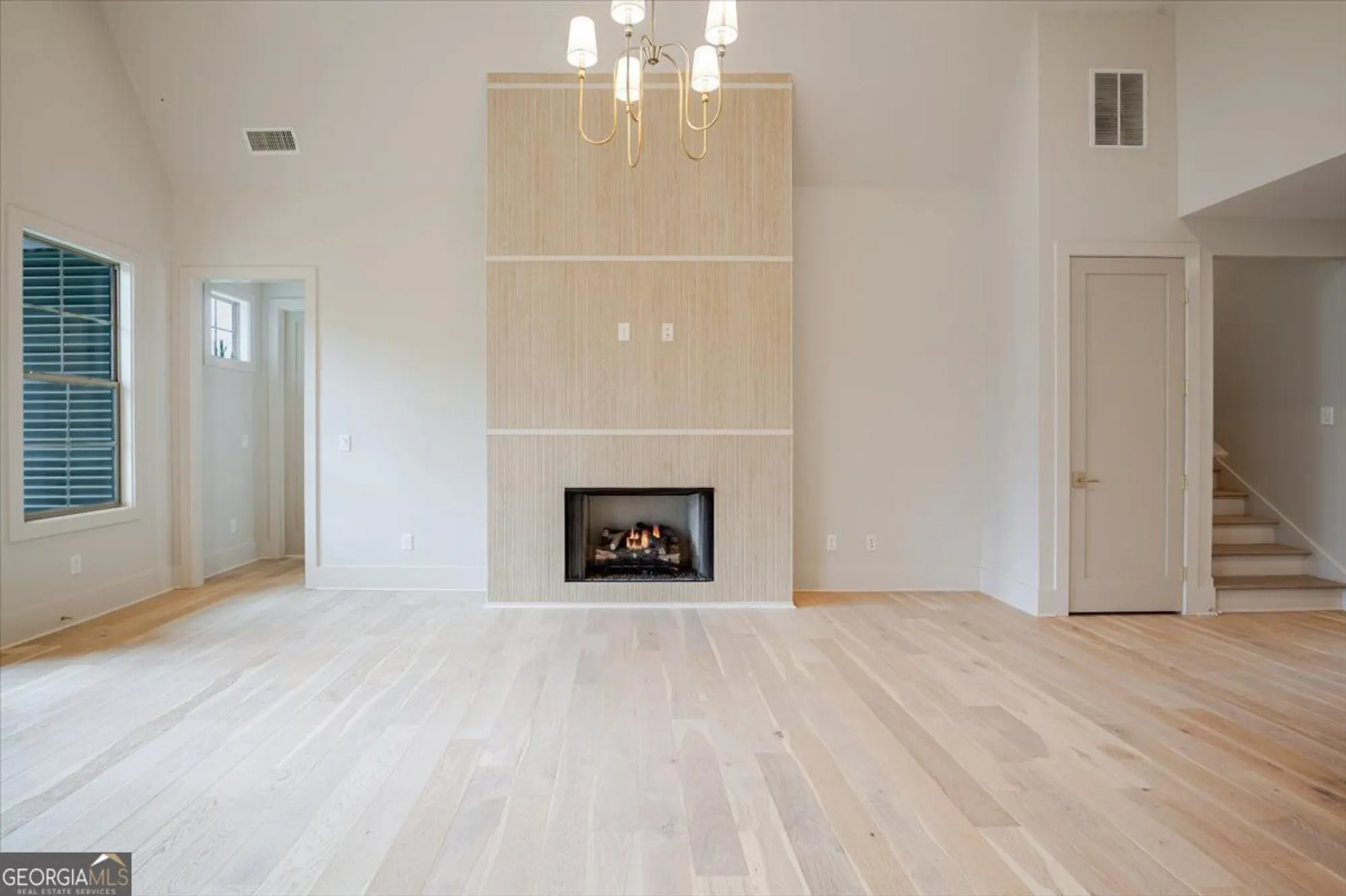 Property Slideshow image 8 of 32 | 165 arbor garden cir, Newnan, GA, 30265