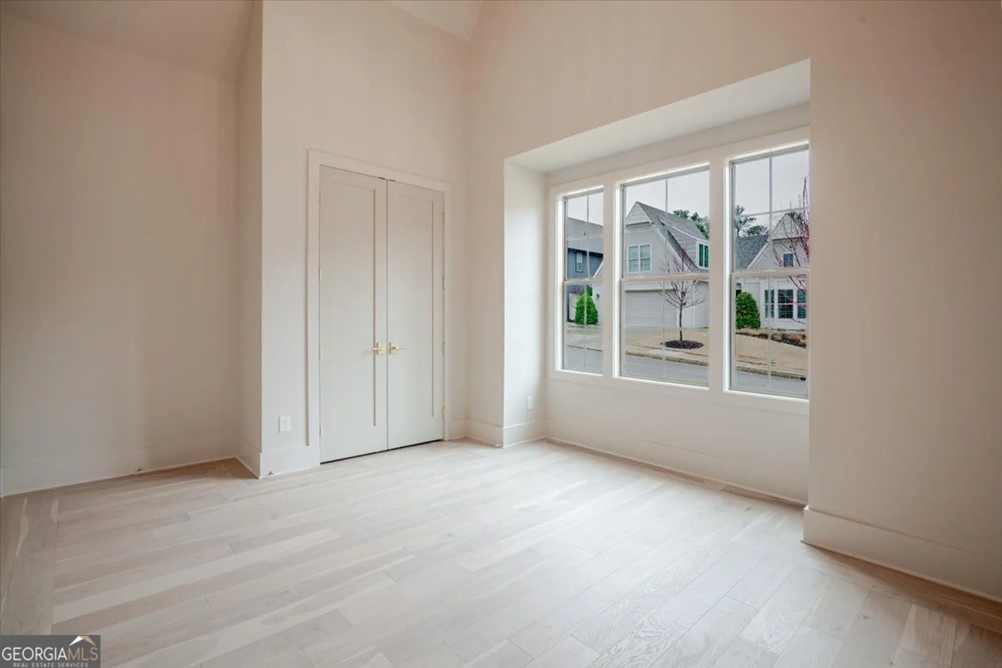 Property Slideshow image 25 of 32 | 165 arbor garden cir, Newnan, GA, 30265