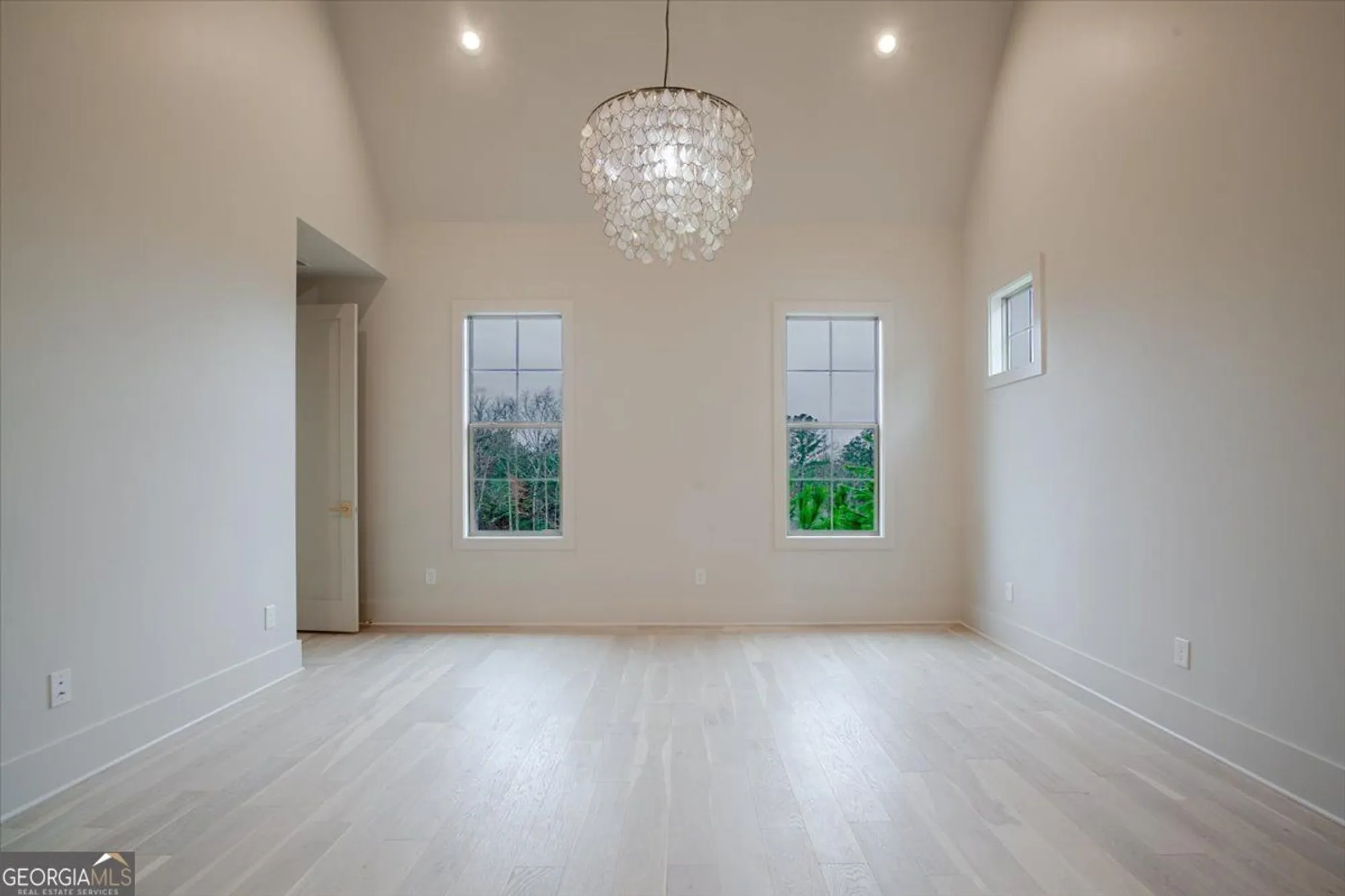 Property Slideshow image 21 of 32 | 165 arbor garden cir, Newnan, GA, 30265