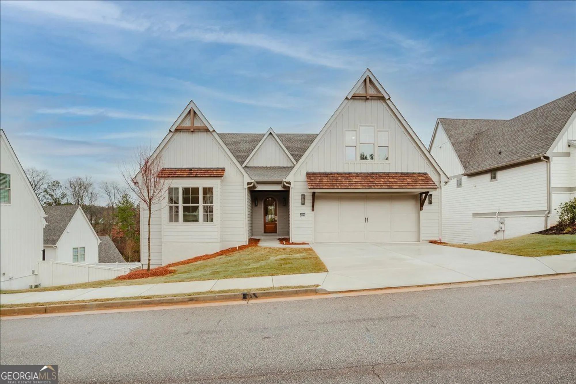 Property Slideshow image 2 of 32 | 165 arbor garden cir, Newnan, GA, 30265