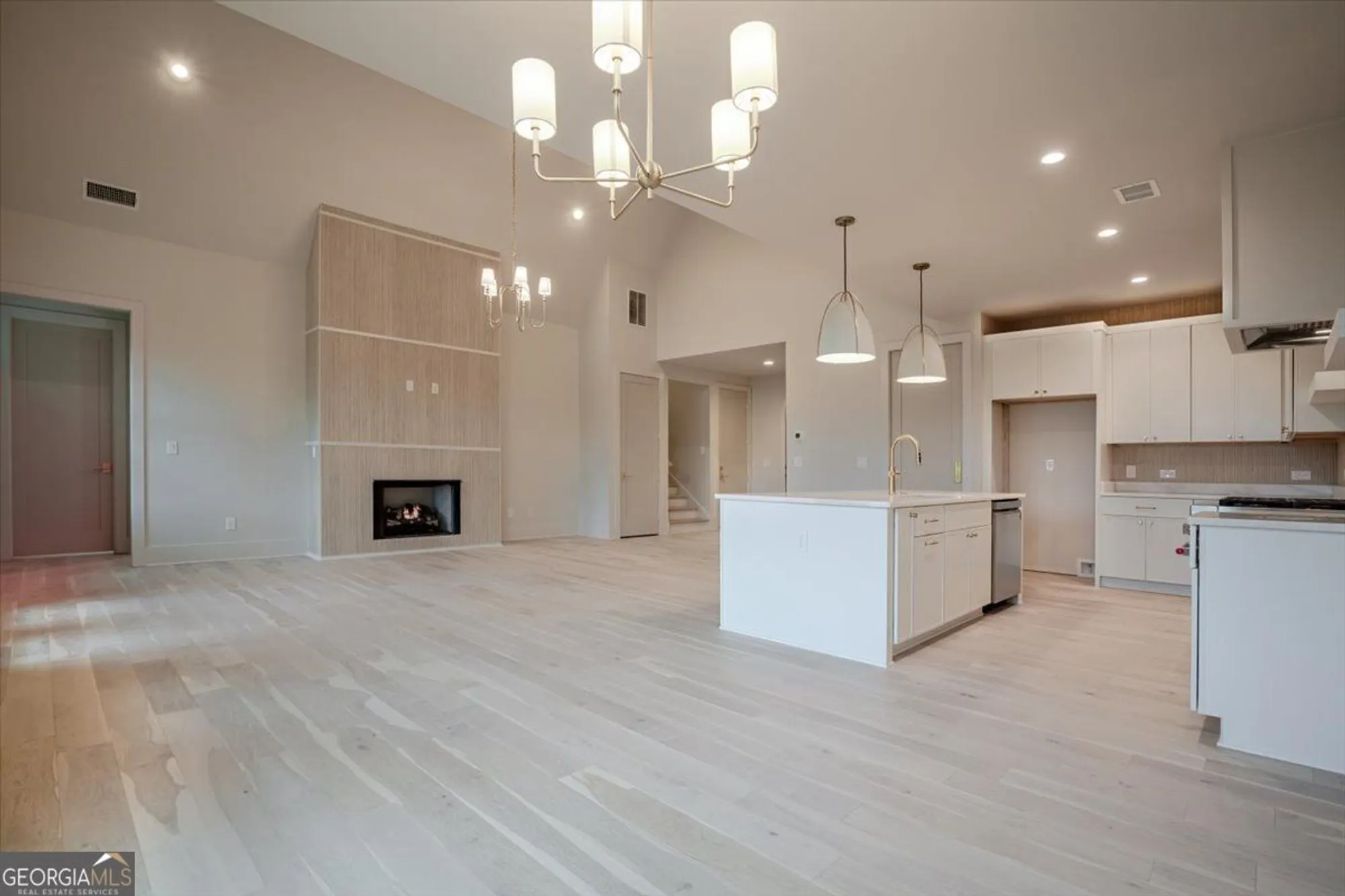 Property Slideshow image 13 of 32 | 165 arbor garden cir, Newnan, GA, 30265