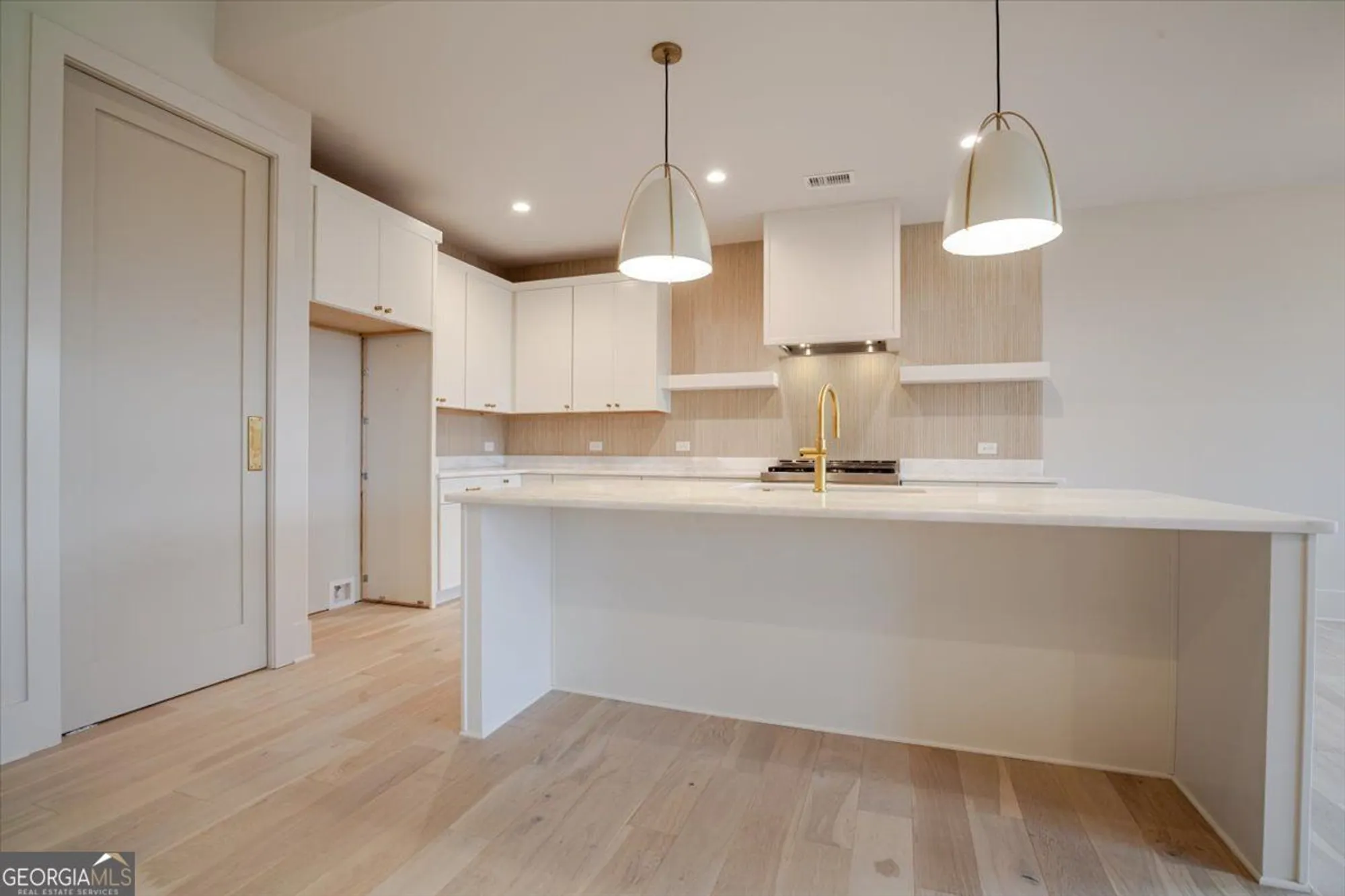 Property Slideshow image 16 of 32 | 165 arbor garden cir, Newnan, GA, 30265