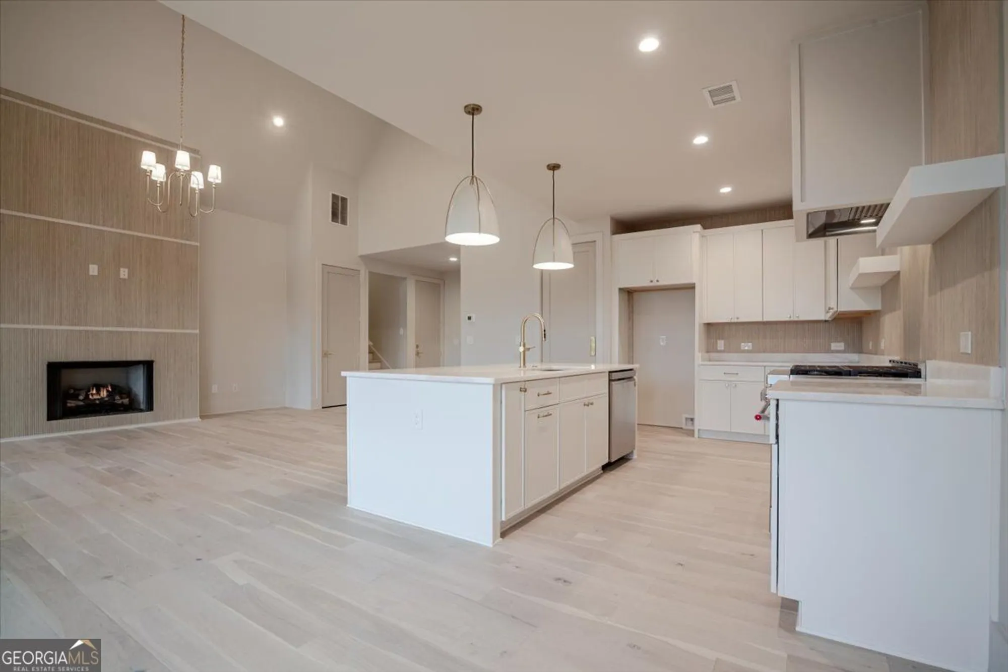 Property Slideshow image 12 of 32 | 165 arbor garden cir, Newnan, GA, 30265