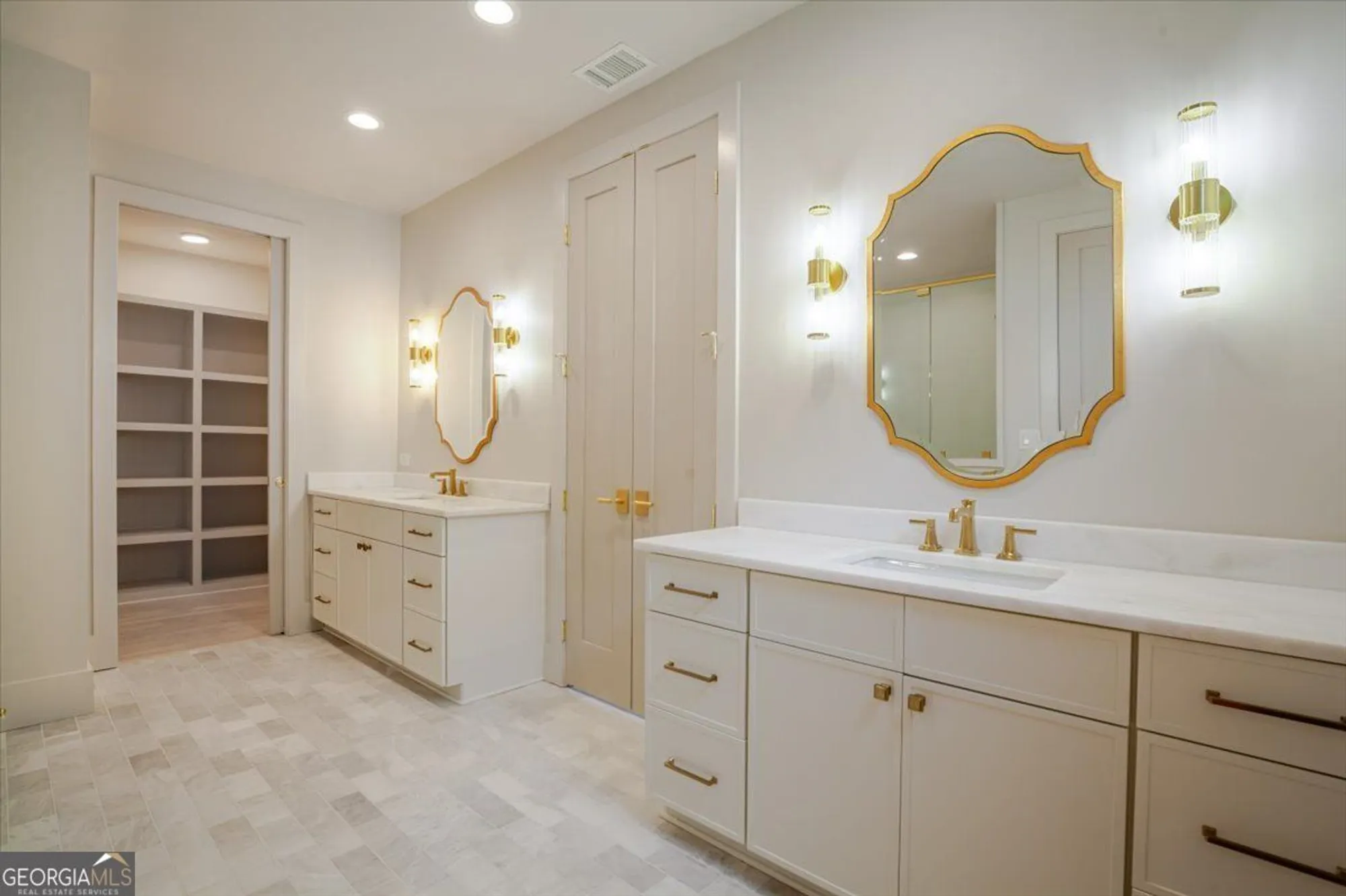 Property Slideshow image 22 of 32 | 165 arbor garden cir, Newnan, GA, 30265