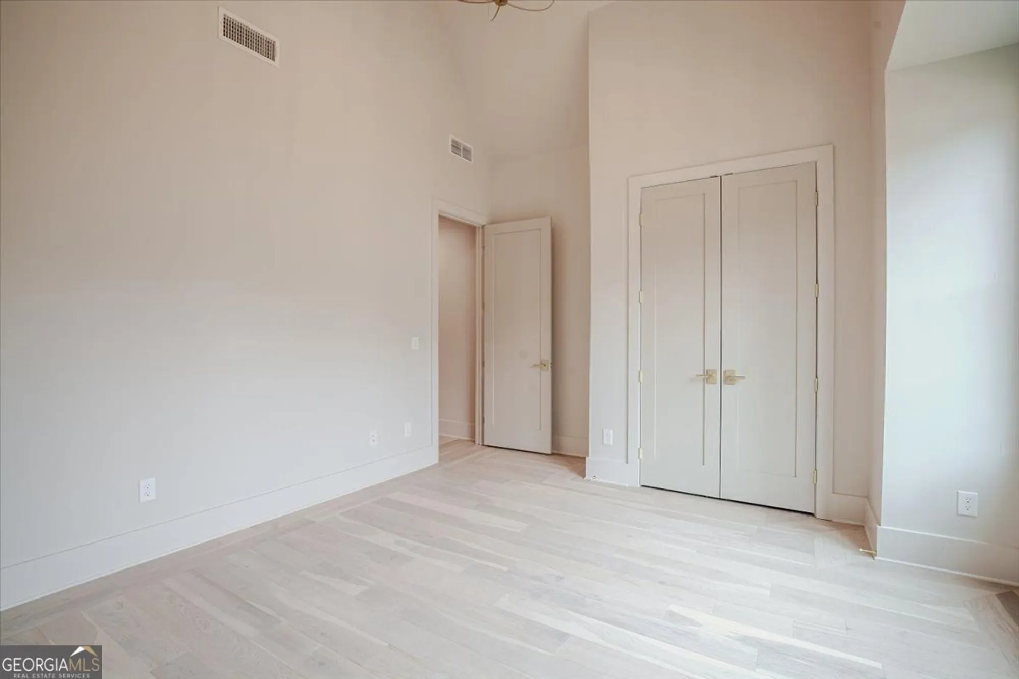 Property Slideshow image 26 of 32 | 165 arbor garden cir, Newnan, GA, 30265