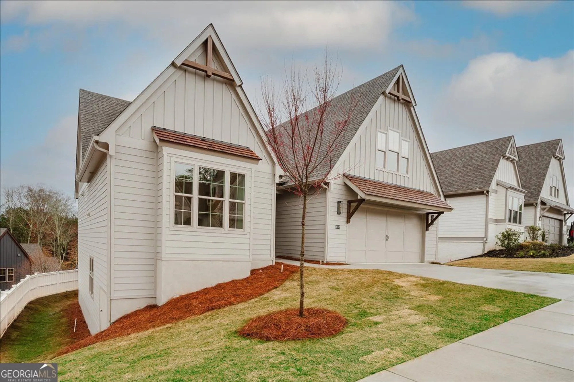 Property Slideshow image 3 of 32 | 165 arbor garden cir, Newnan, GA, 30265