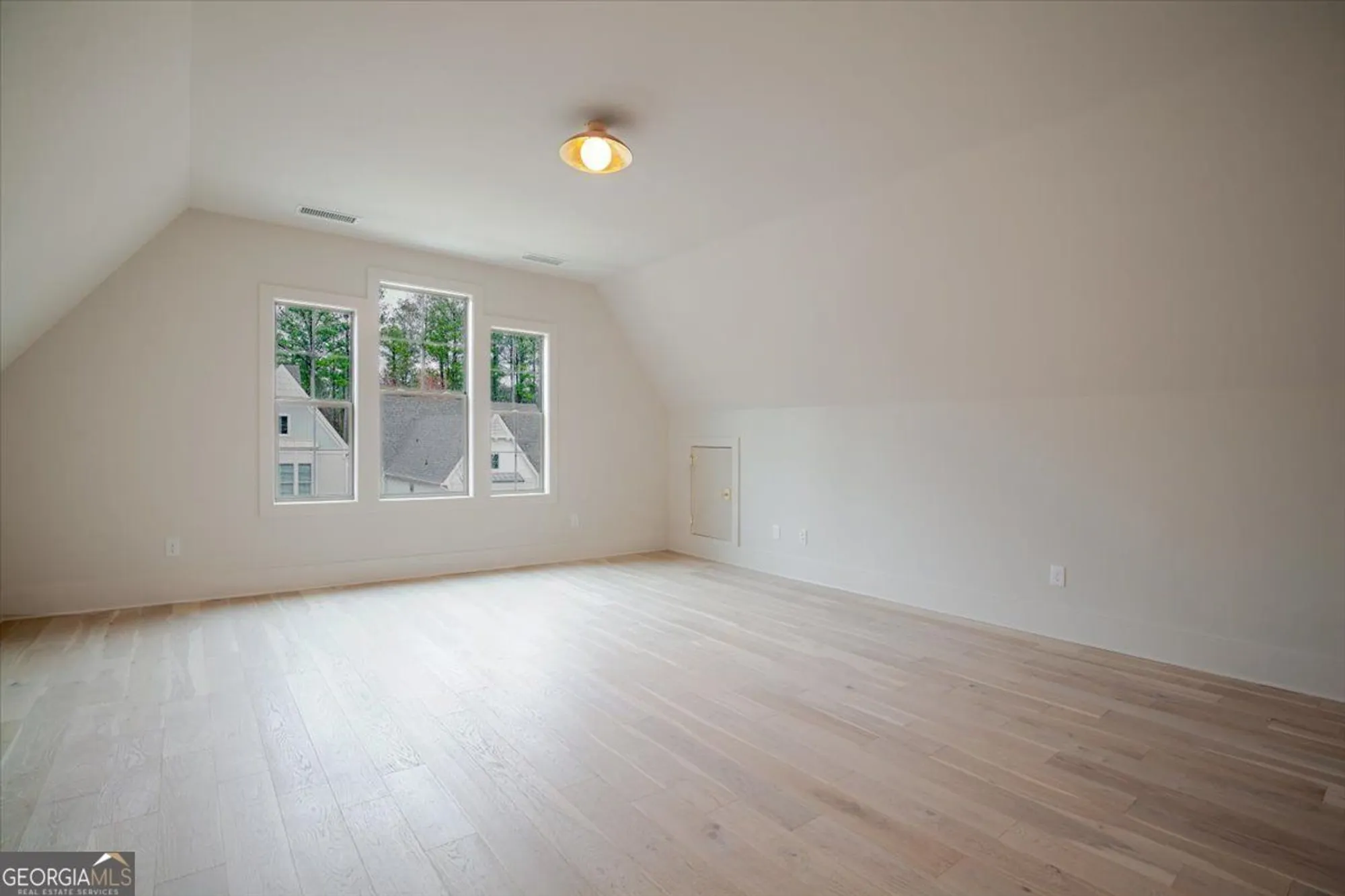 Property Slideshow image 28 of 32 | 165 arbor garden cir, Newnan, GA, 30265