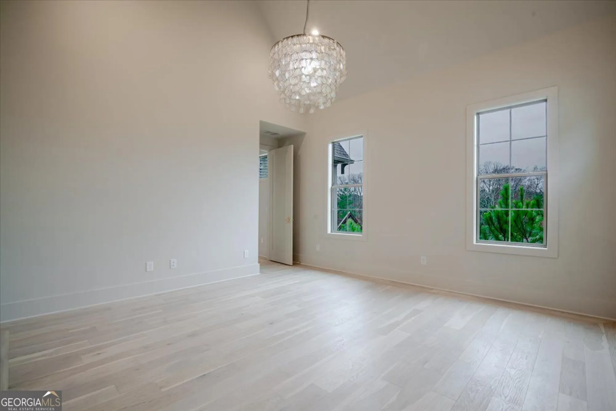 Property Slideshow image 20 of 32 | 165 arbor garden cir, Newnan, GA, 30265