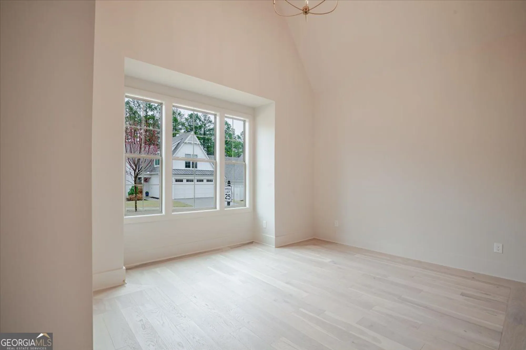 Property Slideshow image 24 of 32 | 165 arbor garden cir, Newnan, GA, 30265