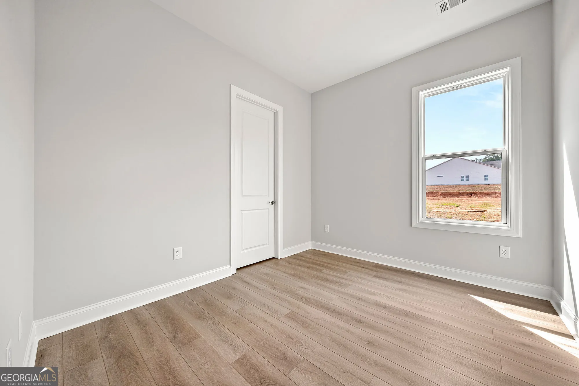 Property Slideshow image 23 of 32 | 158 catalina ct, Newnan, GA, 30263