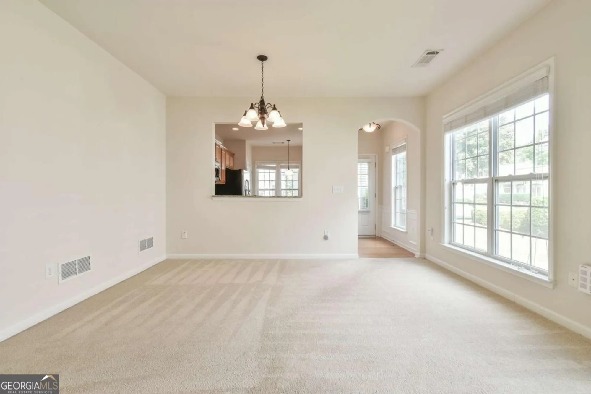 Property Slideshow image 10 of 38 | 6184 longleaf dr, Hoschton, GA, 30548