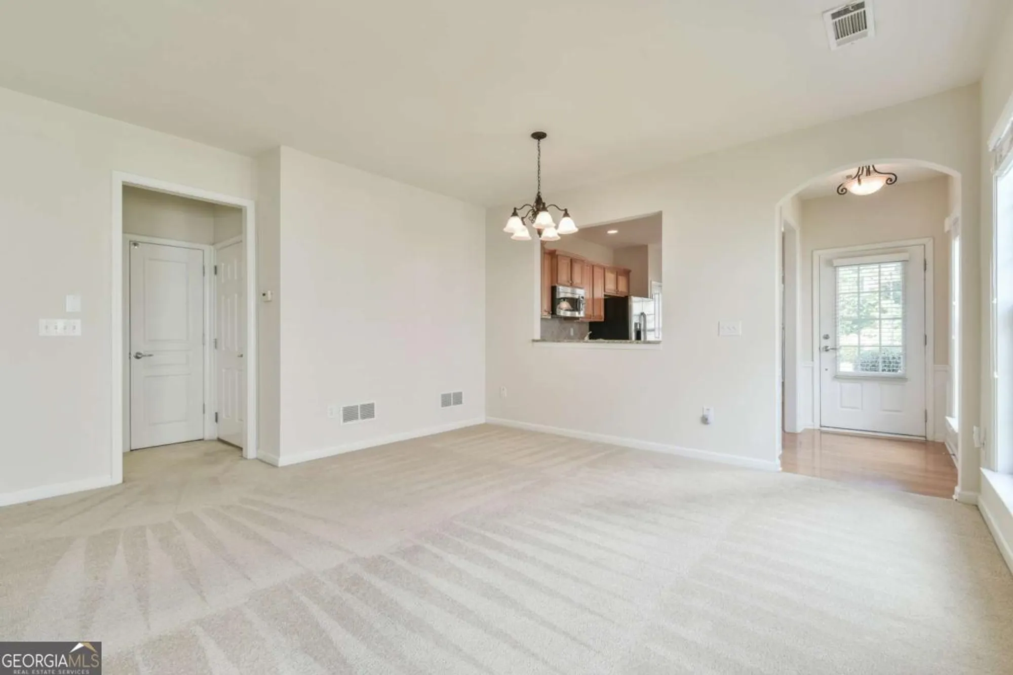 Property Slideshow image 11 of 38 | 6184 longleaf dr, Hoschton, GA, 30548