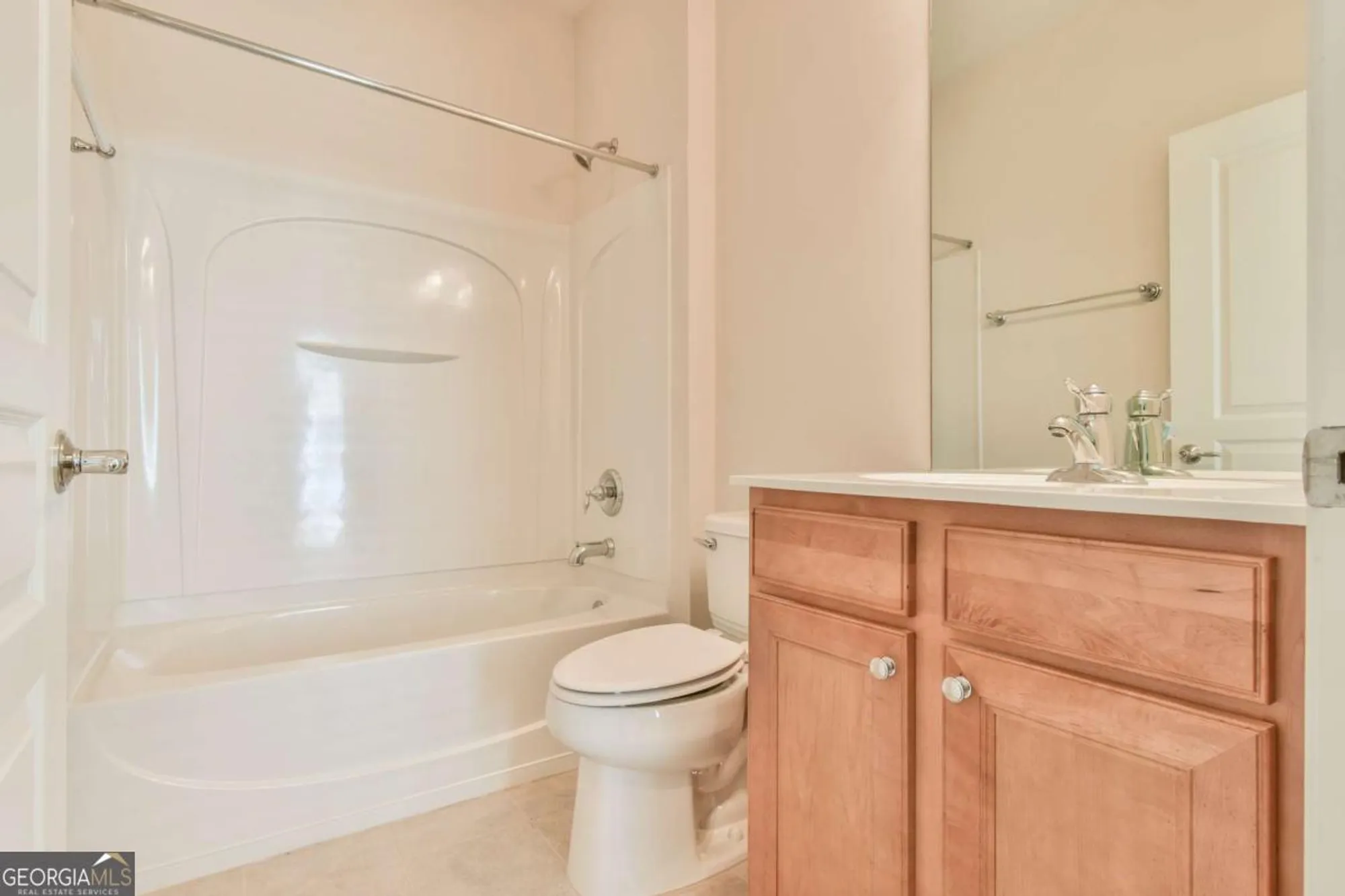 Property Slideshow image 19 of 38 | 6184 longleaf dr, Hoschton, GA, 30548