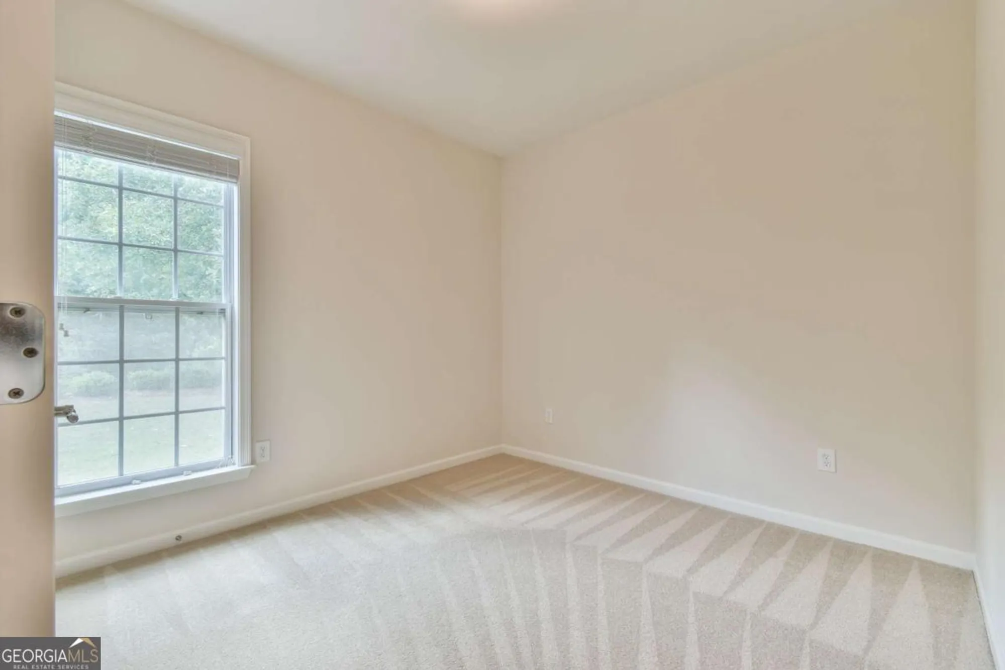 Property Slideshow image 17 of 38 | 6184 longleaf dr, Hoschton, GA, 30548