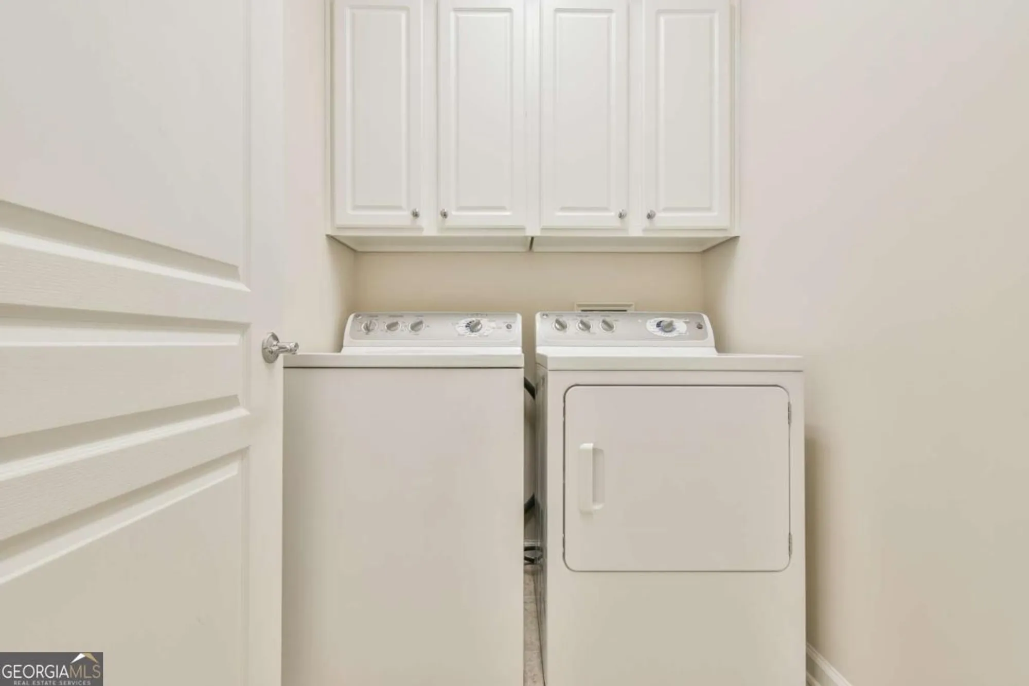 Property Slideshow image 16 of 38 | 6184 longleaf dr, Hoschton, GA, 30548