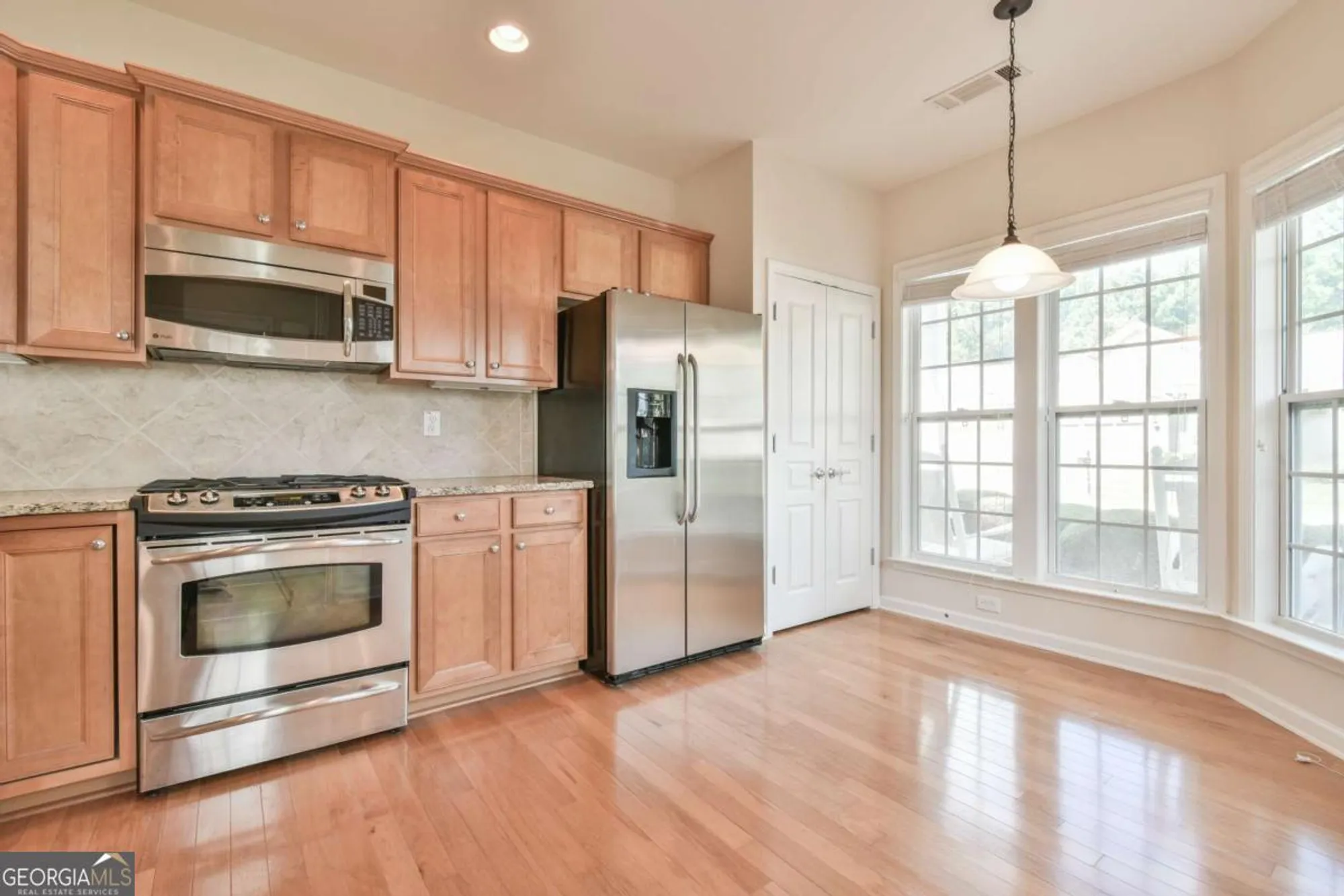 Property Slideshow image 7 of 38 | 6184 longleaf dr, Hoschton, GA, 30548