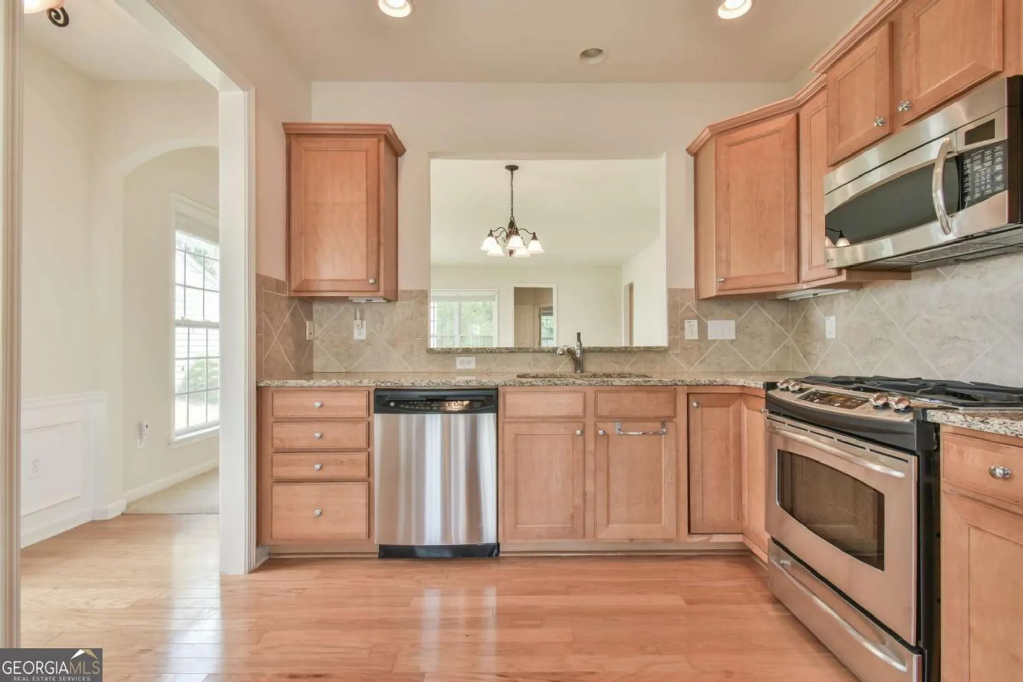 Property Slideshow image 9 of 38 | 6184 longleaf dr, Hoschton, GA, 30548