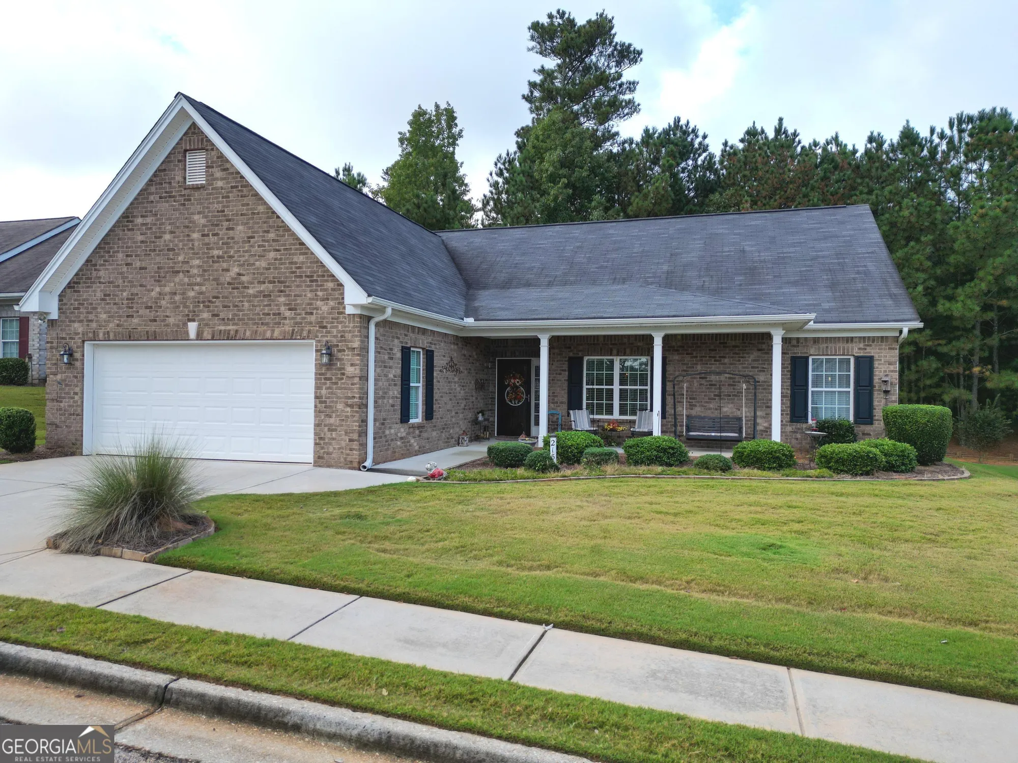 Property Slideshow image 2 of 32 | 215 park place trl, Social Circle, GA, 30025