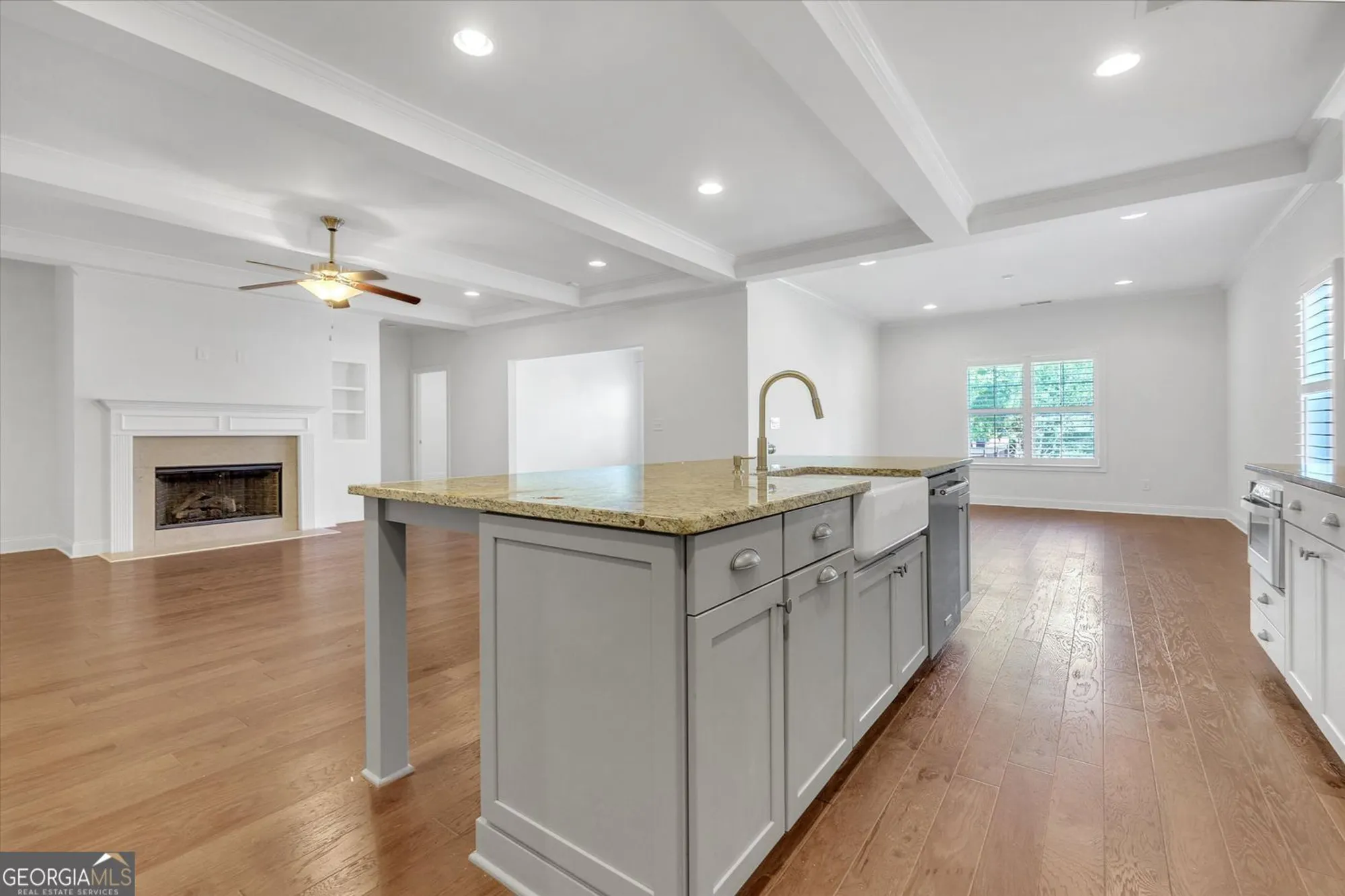 Property Slideshow image 10 of 37 | 217 sweetbriar club dr, Woodstock, GA, 30188