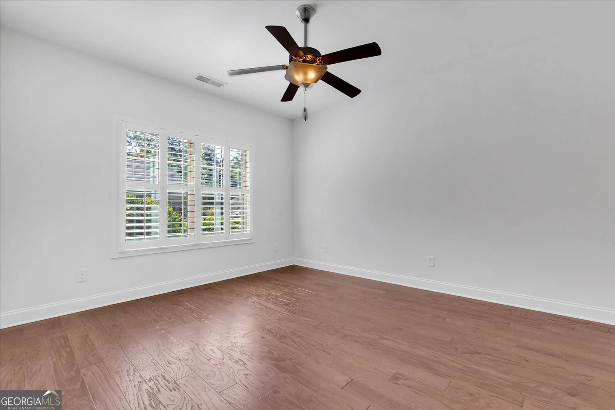 Property Slideshow image 11 of 37 | 217 sweetbriar club dr, Woodstock, GA, 30188