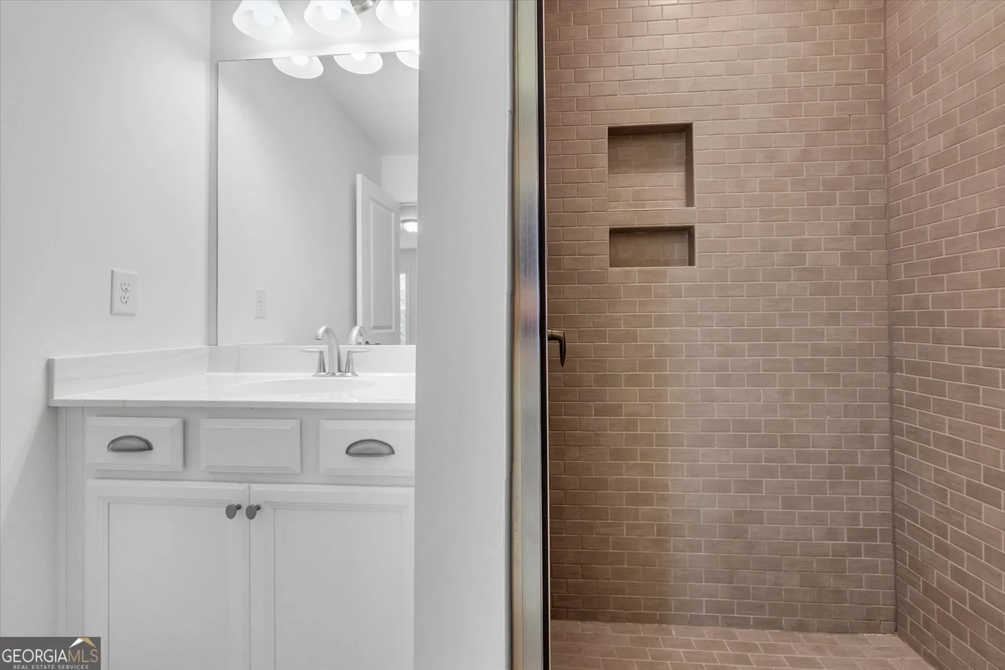 Property Slideshow image 21 of 37 | 217 sweetbriar club dr, Woodstock, GA, 30188