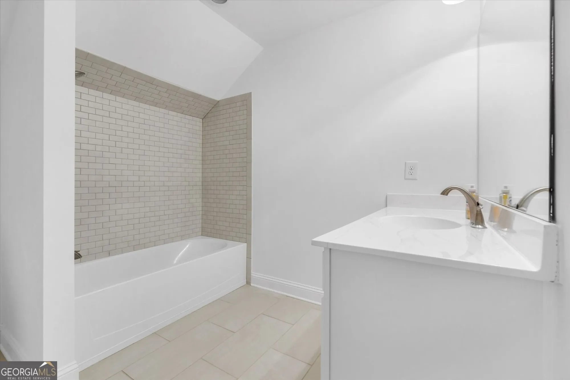 Property Slideshow image 22 of 37 | 217 sweetbriar club dr, Woodstock, GA, 30188