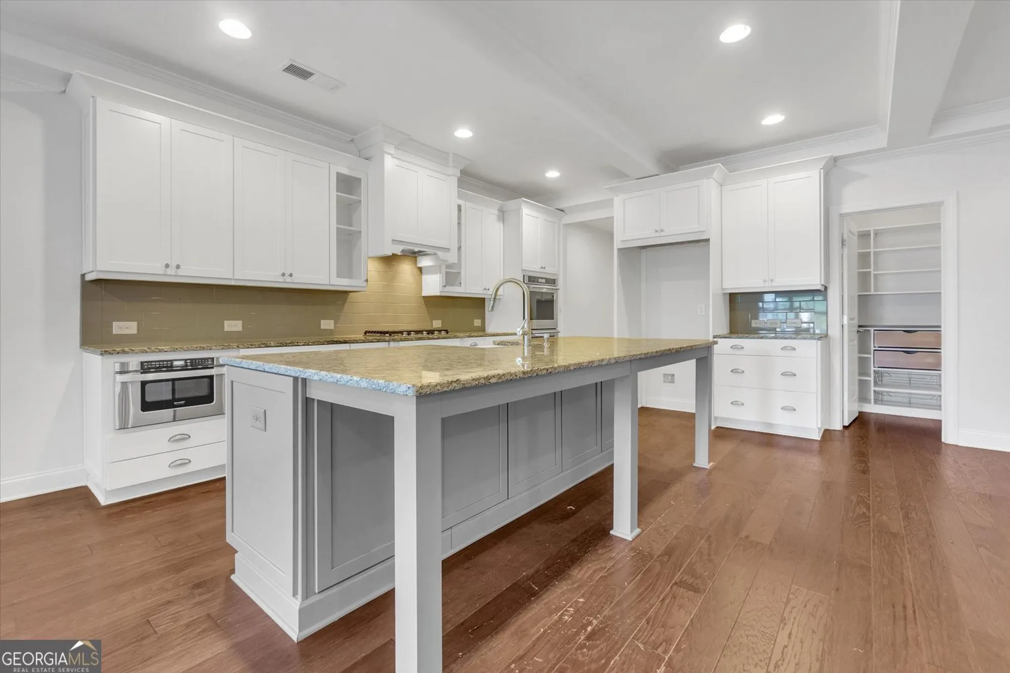 Property Slideshow image 7 of 37 | 217 sweetbriar club dr, Woodstock, GA, 30188