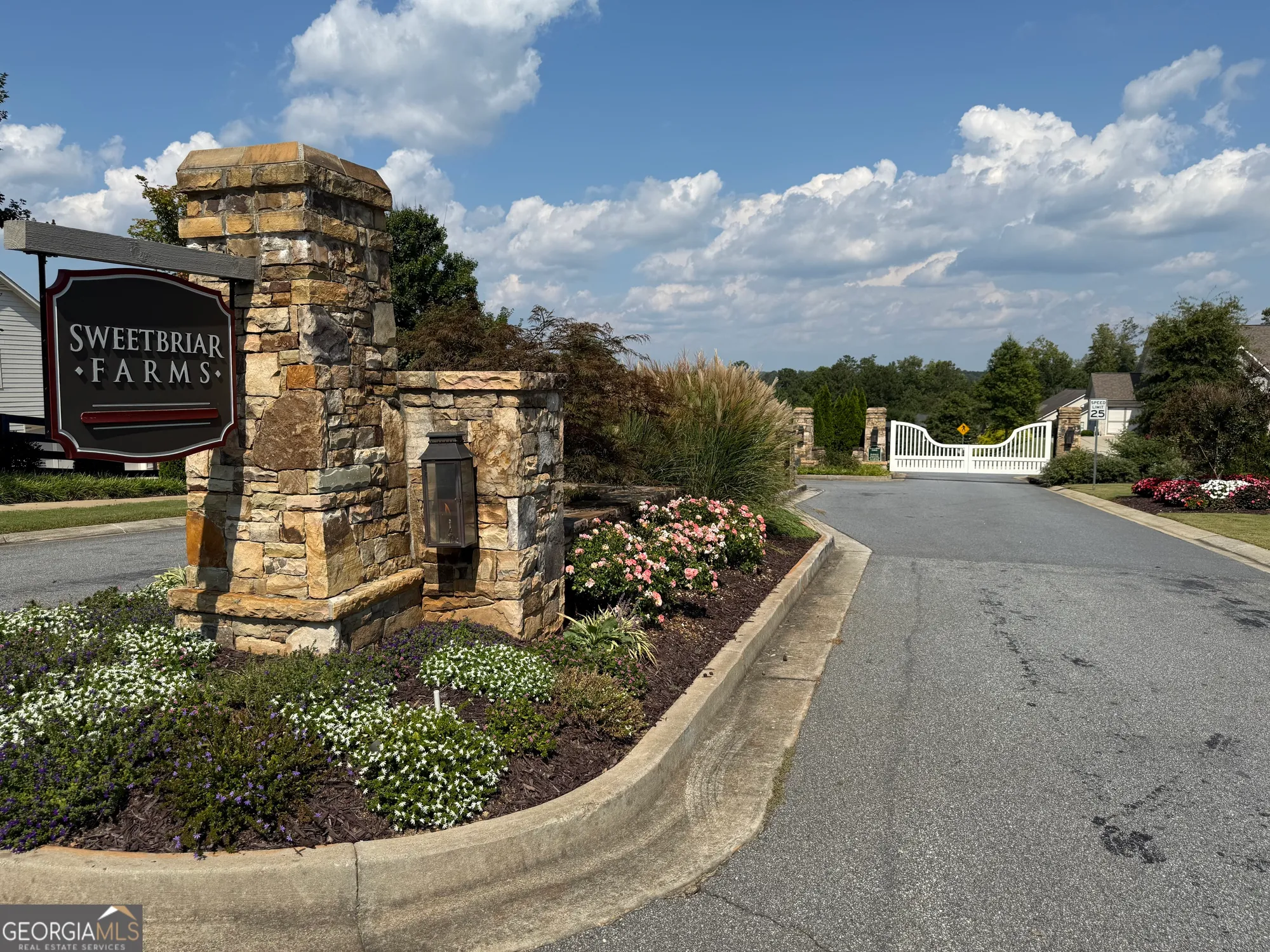 Property Slideshow image 36 of 37 | 217 sweetbriar club dr, Woodstock, GA, 30188