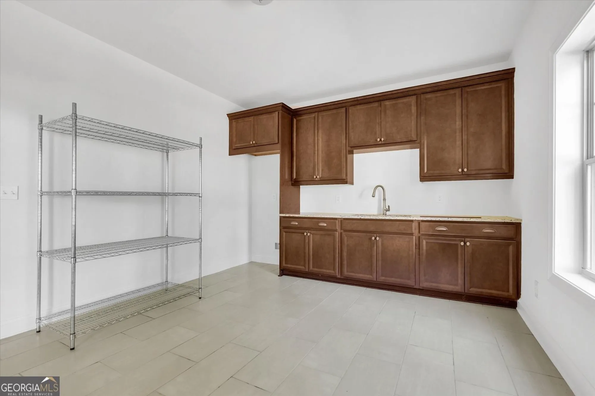 Property Slideshow image 28 of 37 | 217 sweetbriar club dr, Woodstock, GA, 30188