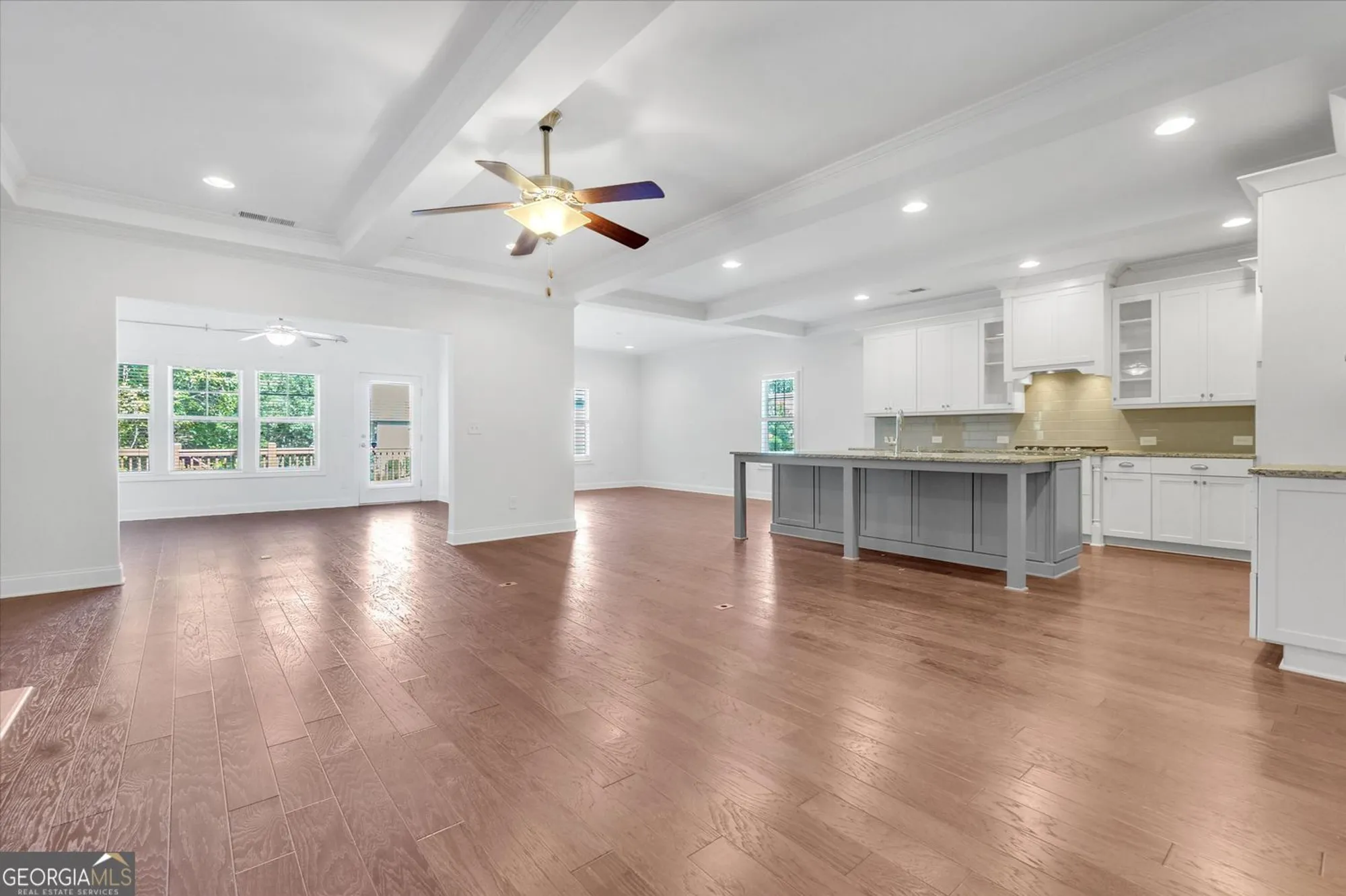 Property Slideshow image 5 of 37 | 217 sweetbriar club dr, Woodstock, GA, 30188