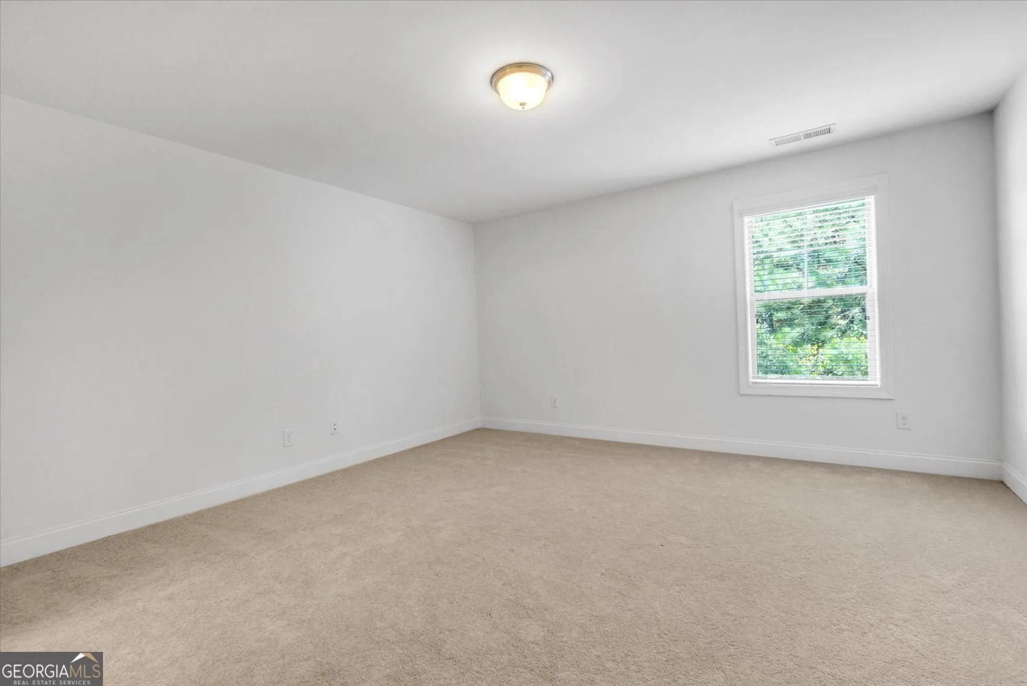 Property Slideshow image 20 of 37 | 217 sweetbriar club dr, Woodstock, GA, 30188