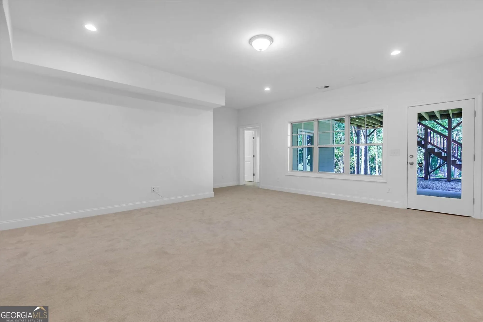 Property Slideshow image 24 of 37 | 217 sweetbriar club dr, Woodstock, GA, 30188