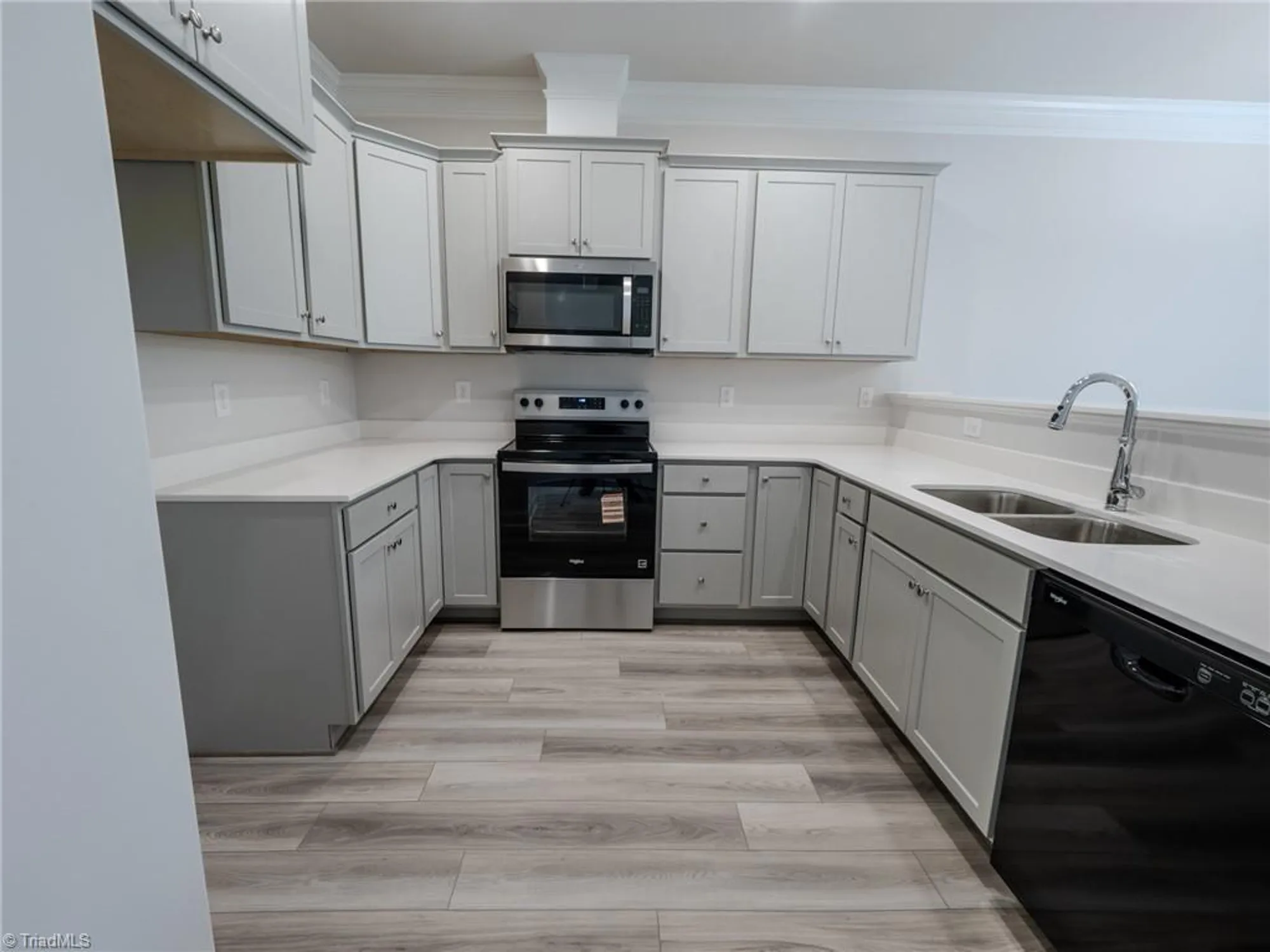 Property Slideshow image 8 of 37 | 202 chariot sq, Winston Salem, NC, 27127