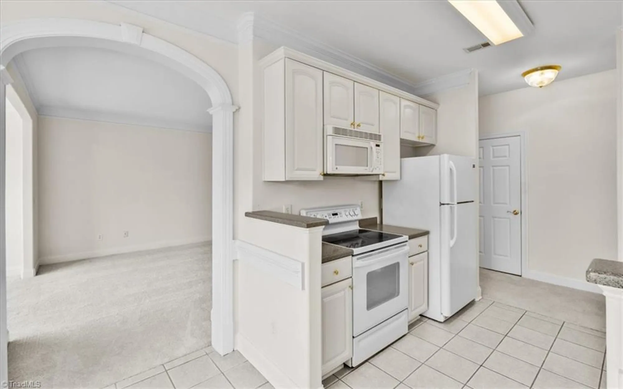 Property Slideshow image 11 of 39 | 524 college rd apt 306, Greensboro, NC, 27410